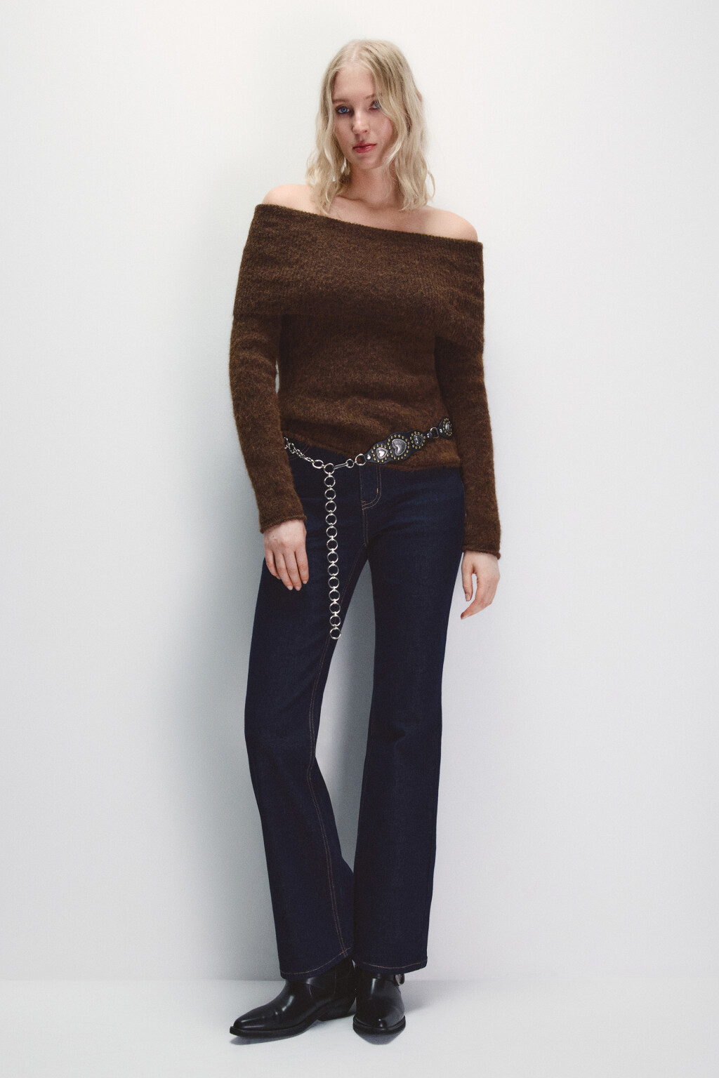 Джемпер вязаный с открытыми плечами - цвет коричневый - 4