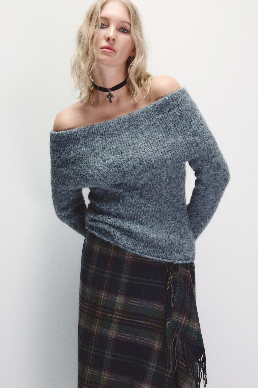 Джемпер вязаный с открытыми плечами - цвет серый - 1
