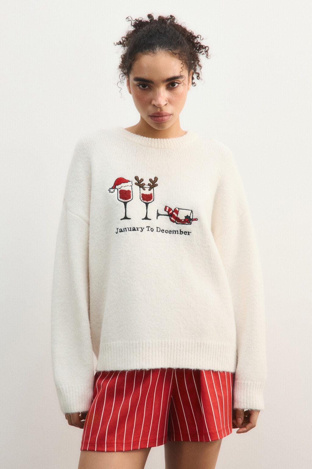 Джемпер вязаный с новогодней вышивкой - цвет молочный - 3