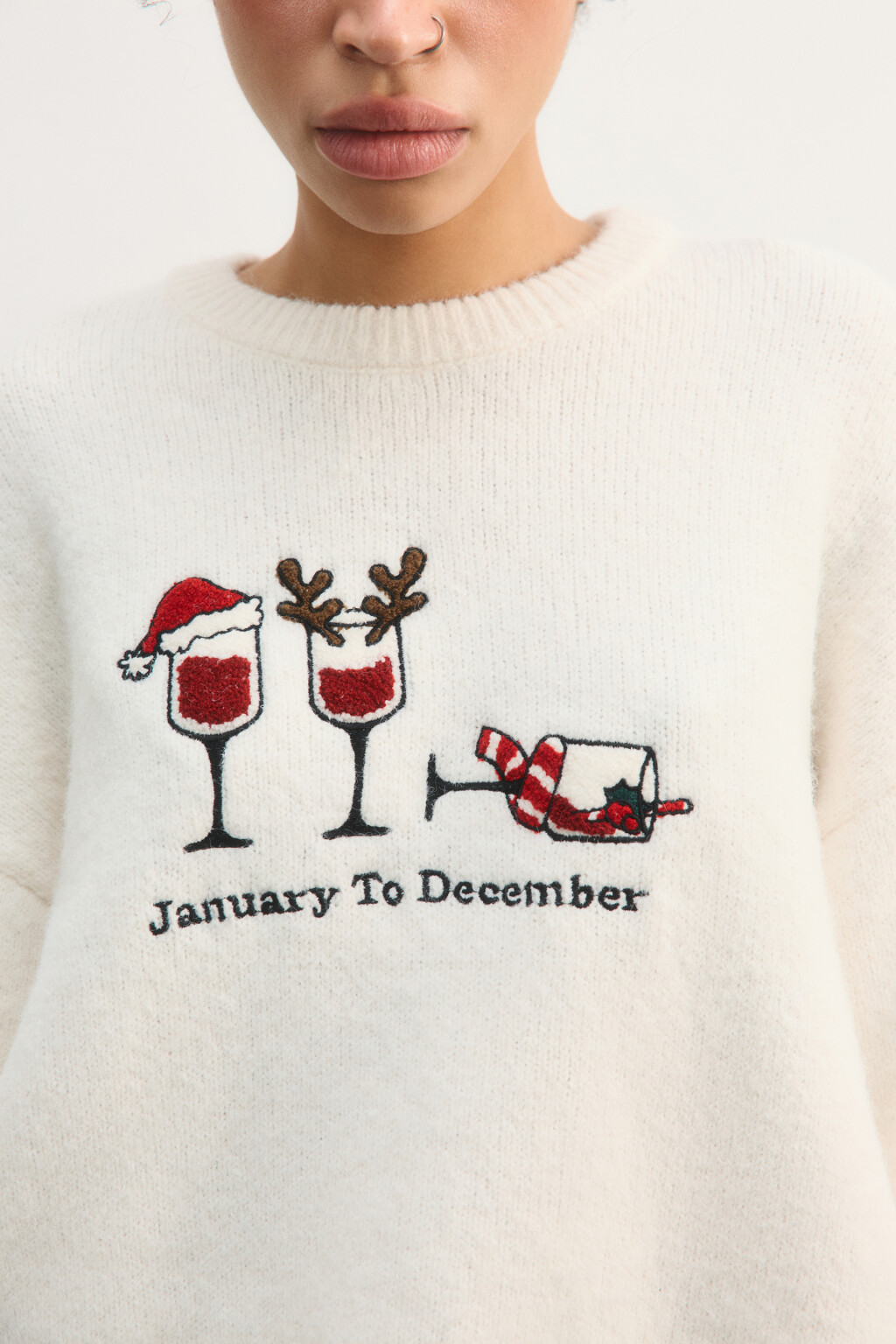 Джемпер вязаный с новогодней вышивкой - цвет молочный - 6