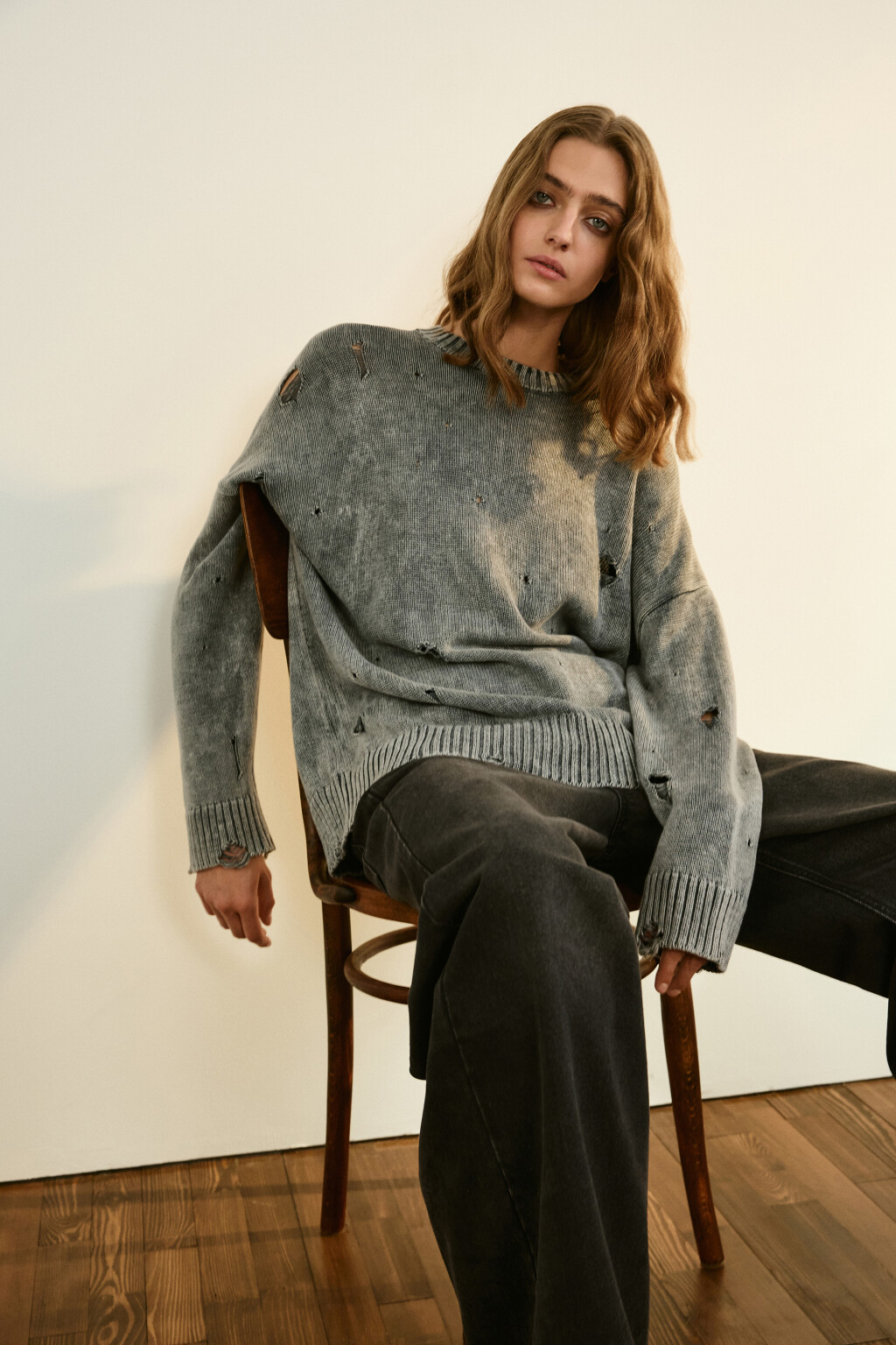 Джемпер рваный с вареным эффектом - цвет серый - 1