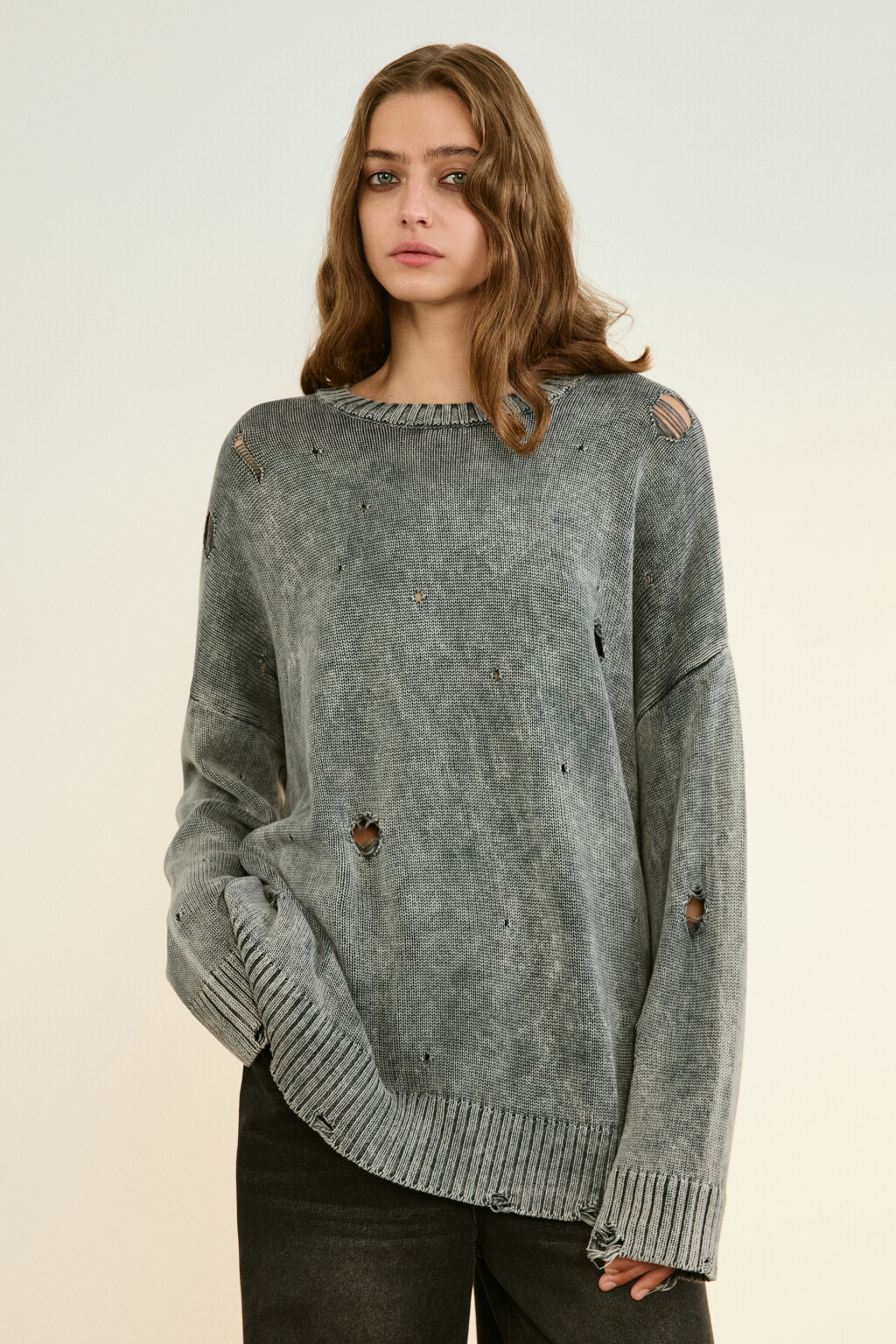 Джемпер рваный с вареным эффектом - цвет серый - 2