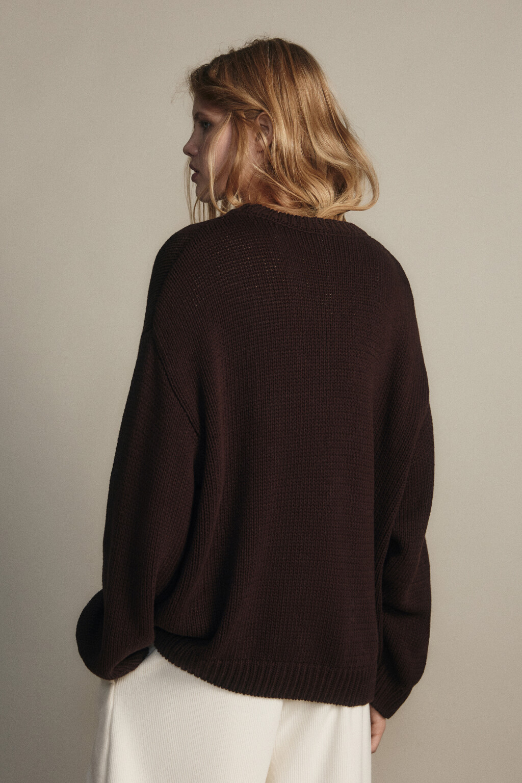 Джемпер вязаный с надписью - цвет коричневый - 3