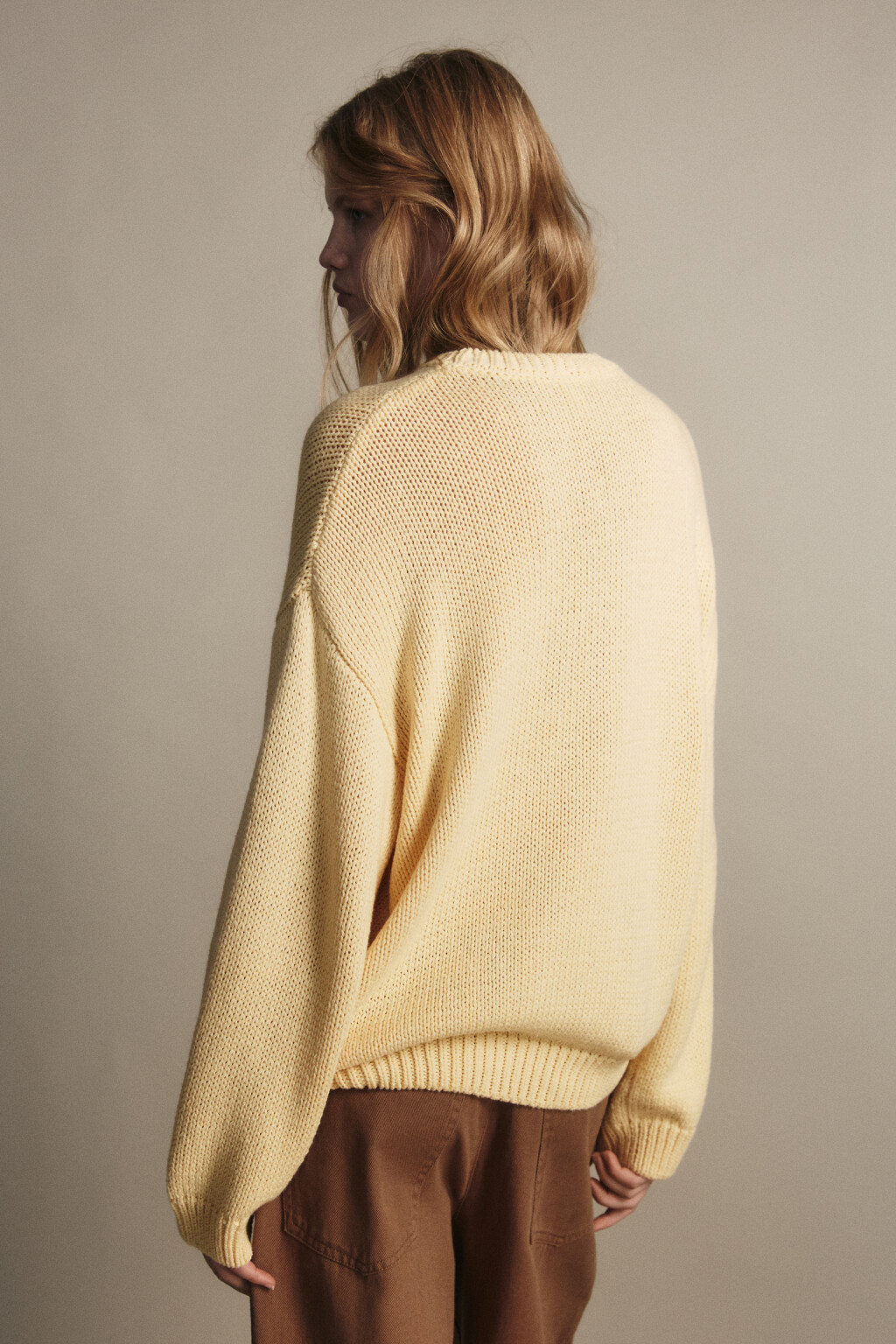 Джемпер вязаный с надписью - цвет желтый - 3