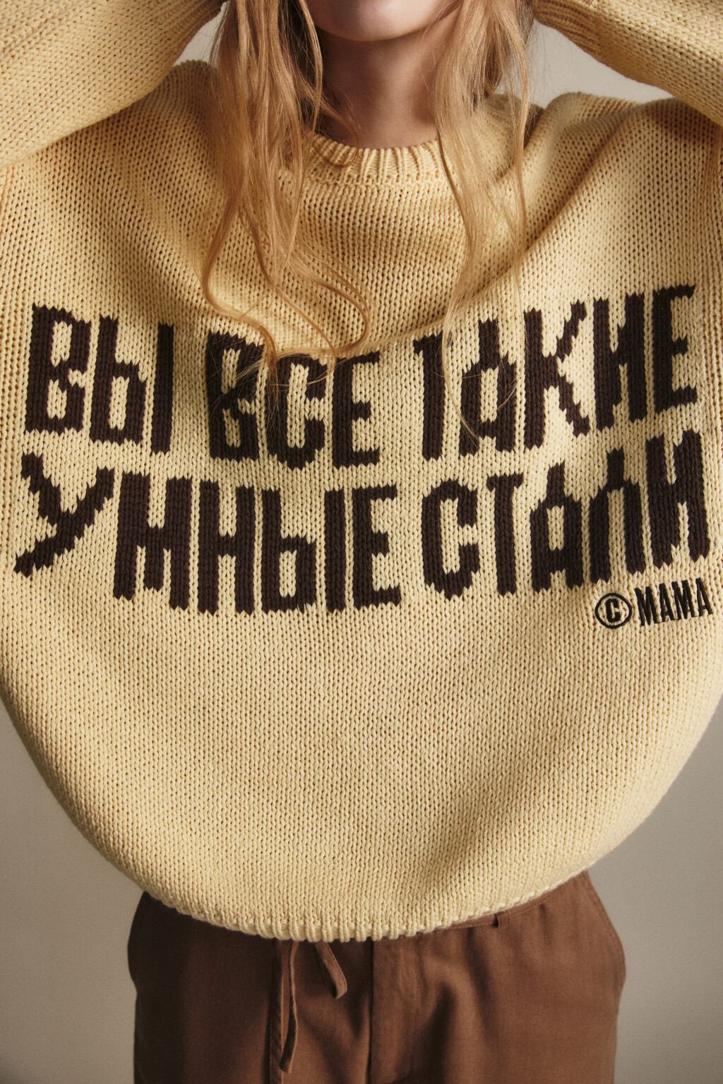 Джемпер вязаный с надписью - цвет желтый - 5