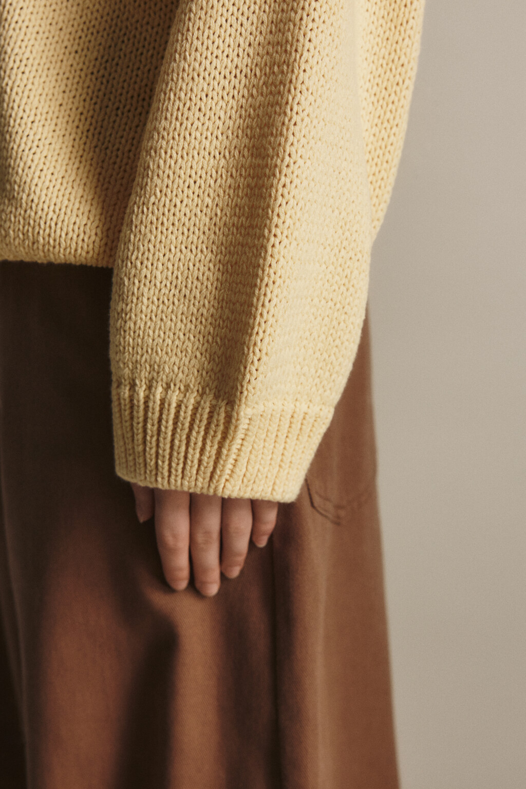 Джемпер вязаный с надписью - цвет желтый - 6