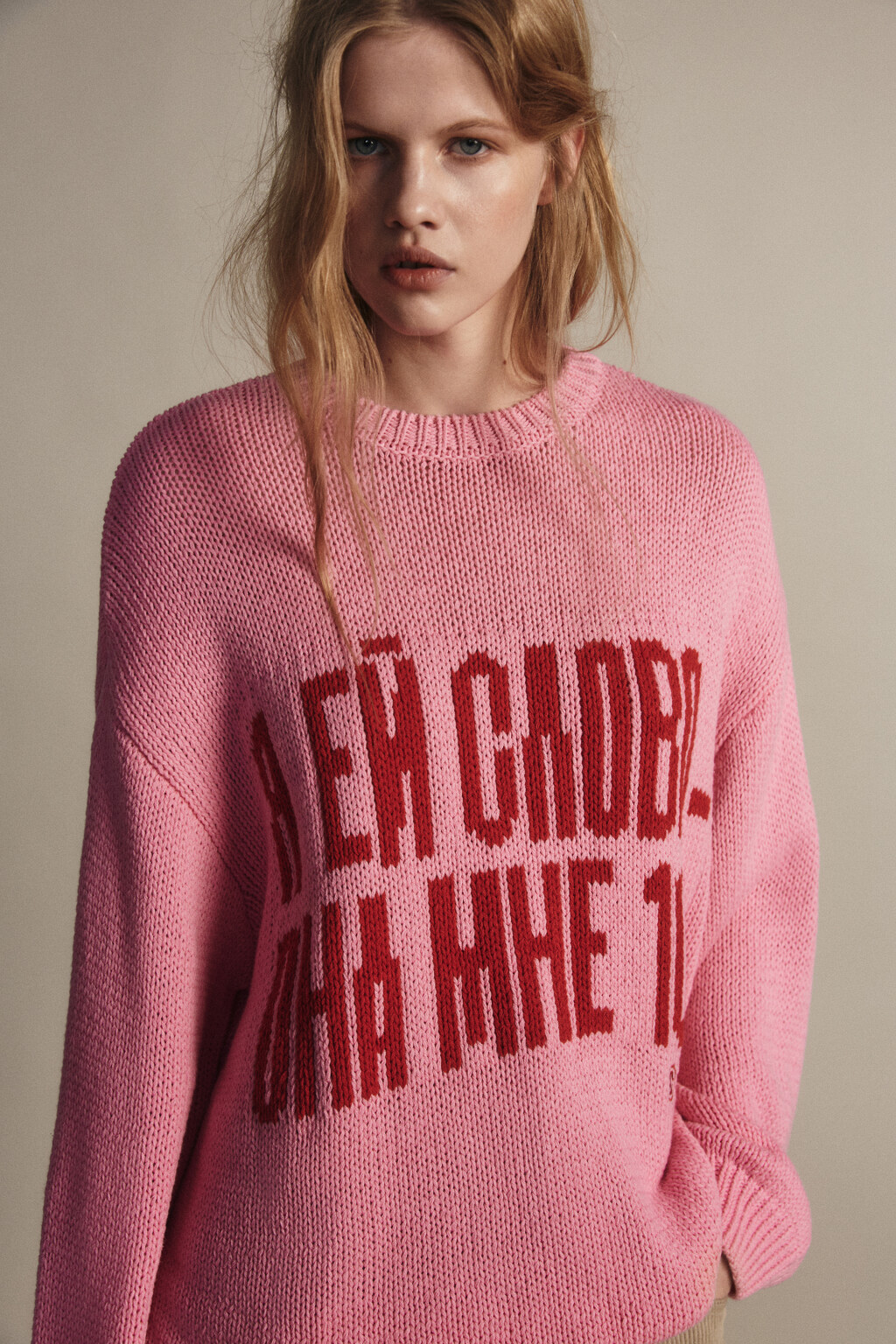 Джемпер вязаный с надписью - цвет розовый - 1