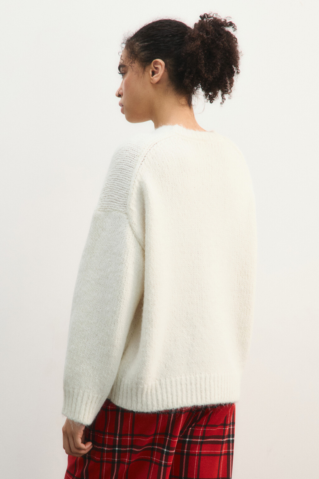 Джемпер вязаный с надписью - цвет молочный - 4