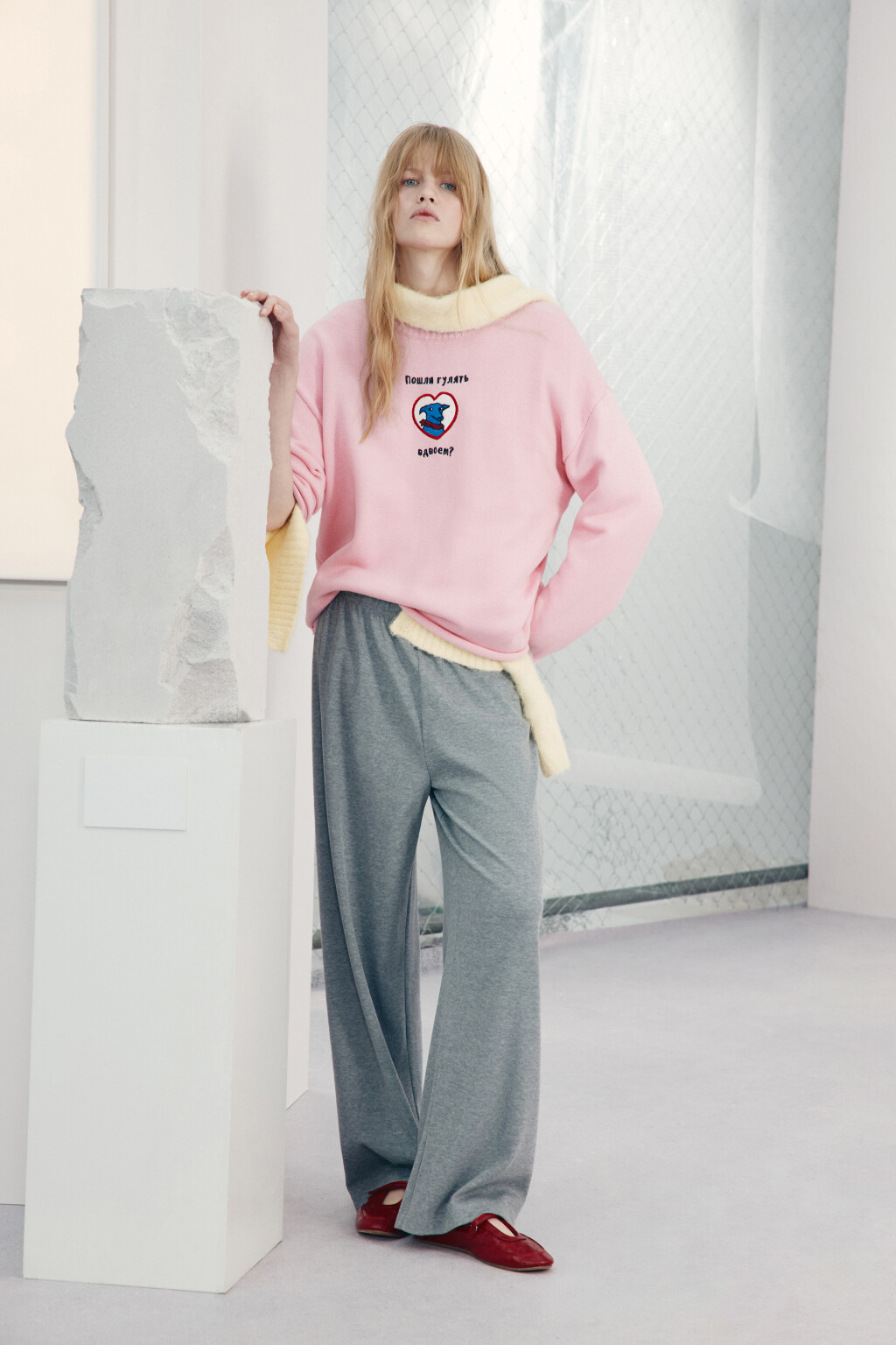 Джемпер вязаный с вышивкой на груди - цвет розовый - 1