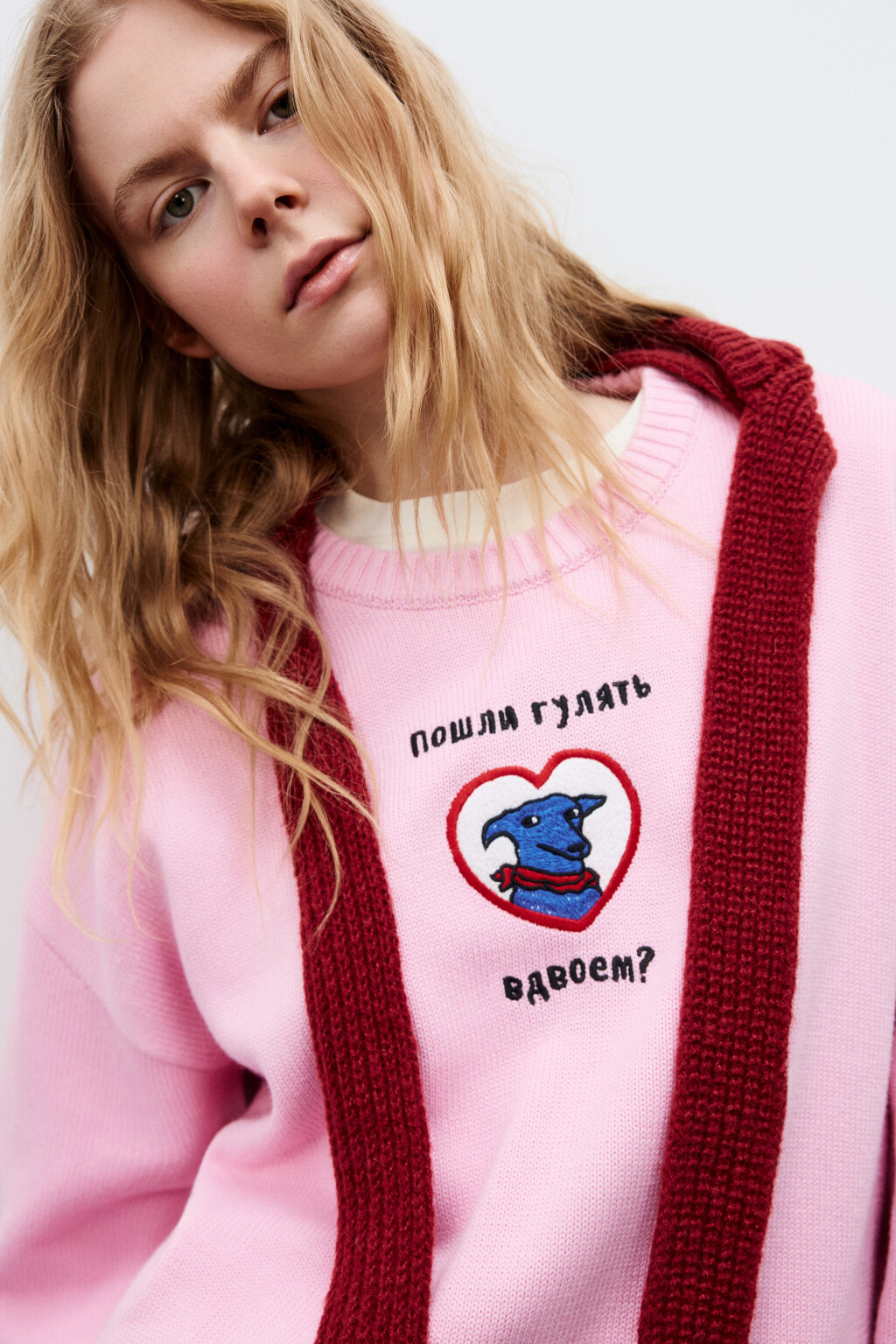 Джемпер вязаный с вышивкой на груди - цвет розовый - 3
