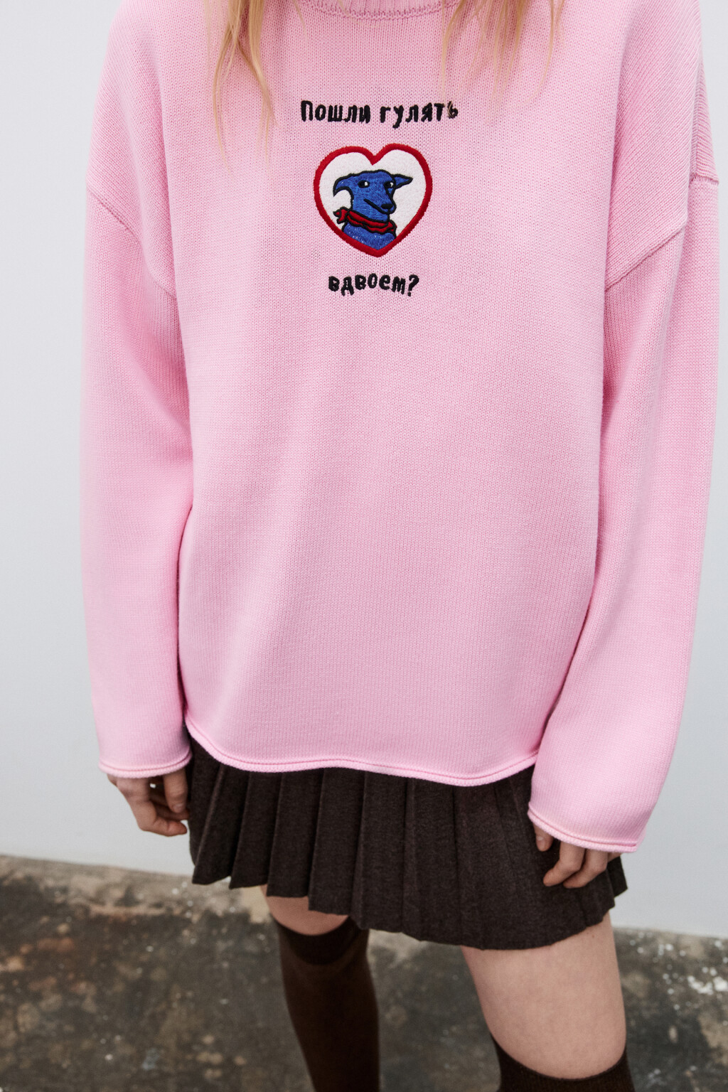 Джемпер вязаный с вышивкой на груди - цвет розовый - 7
