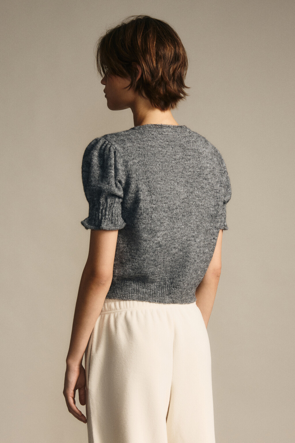 Джемпер вязаный ажурный с оборками - цвет серый - 3