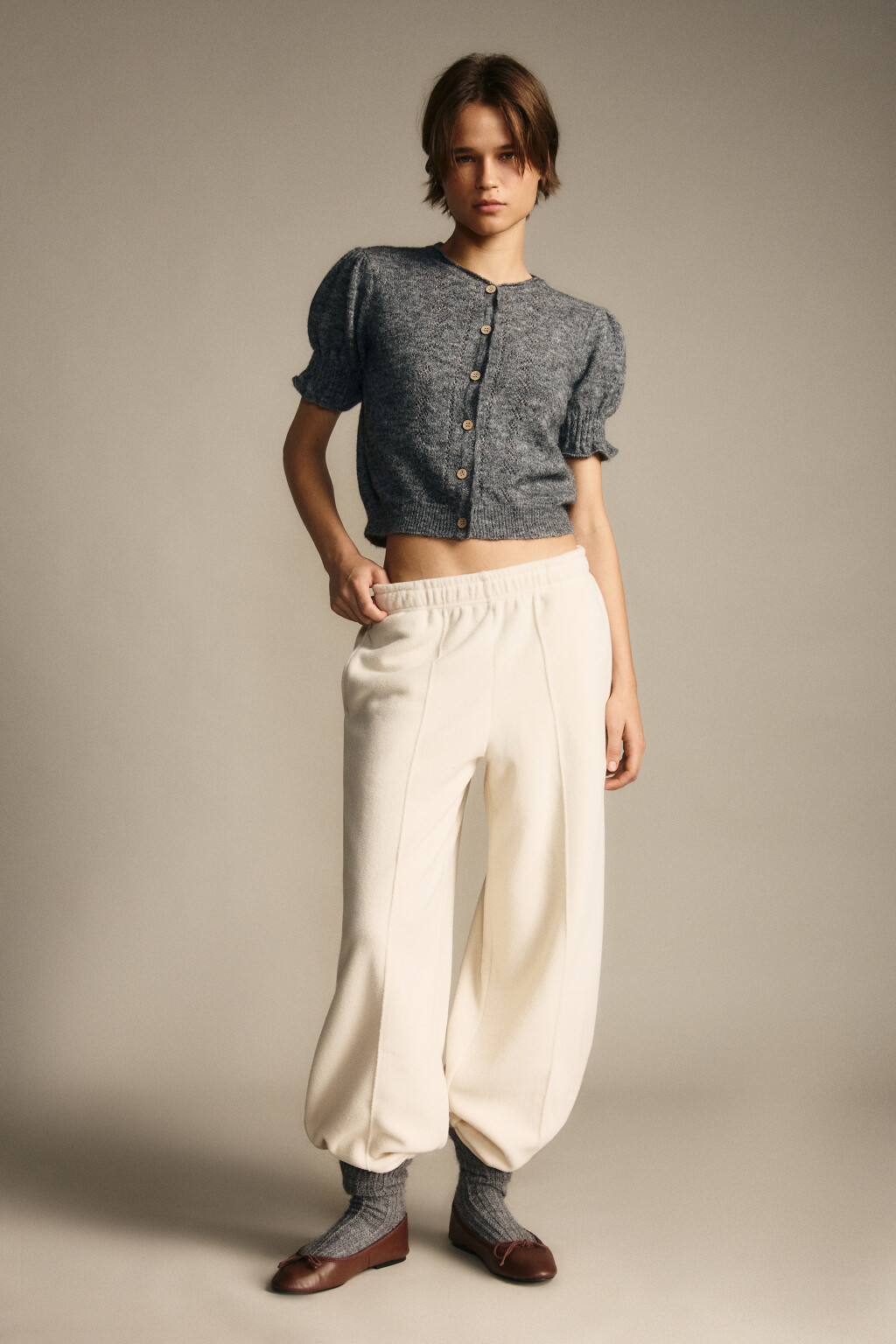 Джемпер вязаный ажурный с оборками - цвет серый - 4