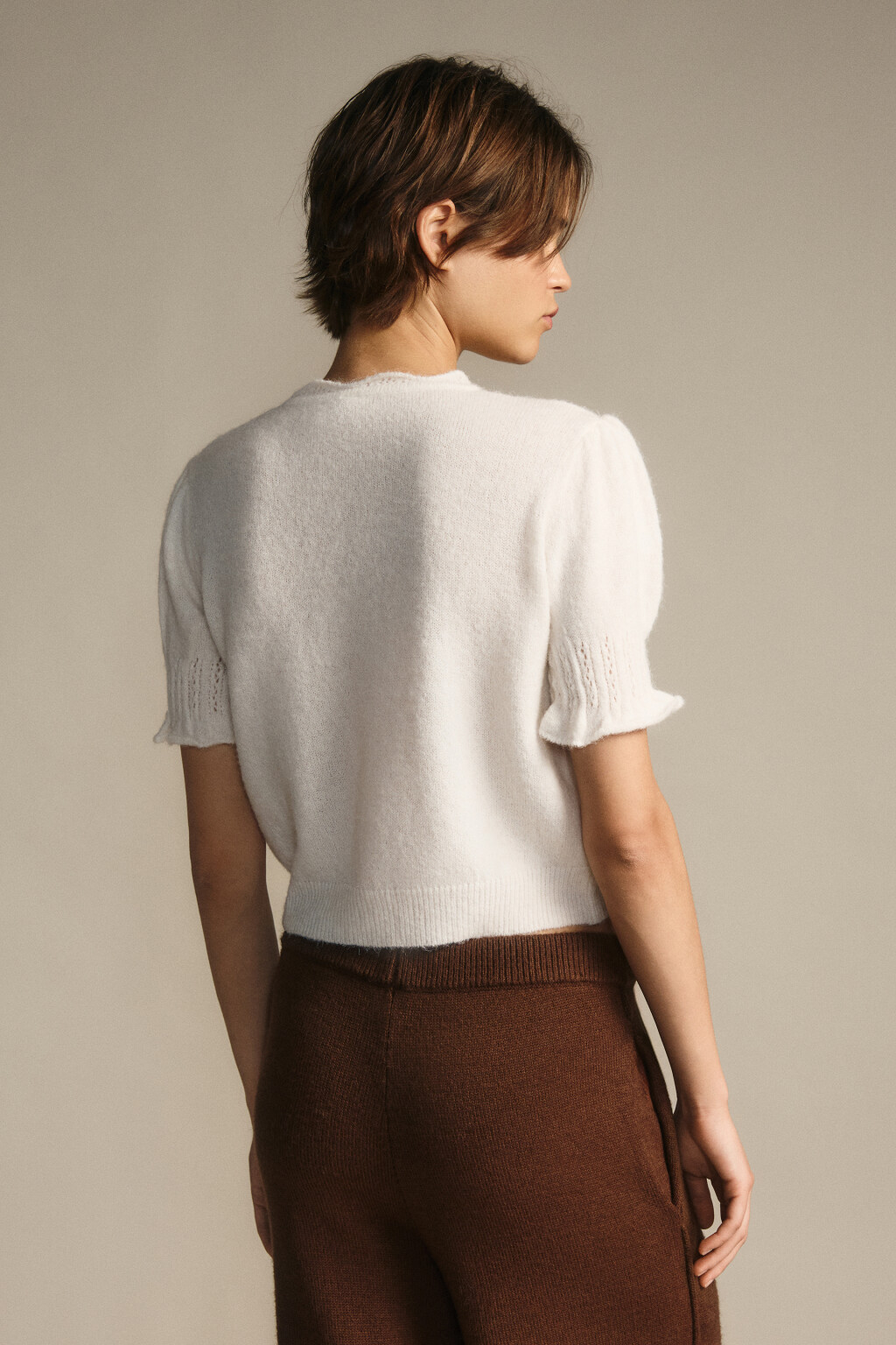 Джемпер вязаный ажурный с оборками - цвет молочный - 3