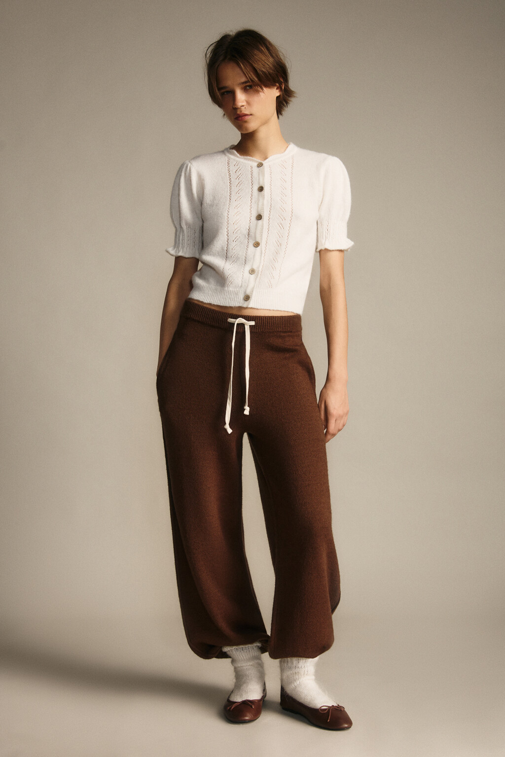 Джемпер вязаный ажурный с оборками - цвет молочный - 4