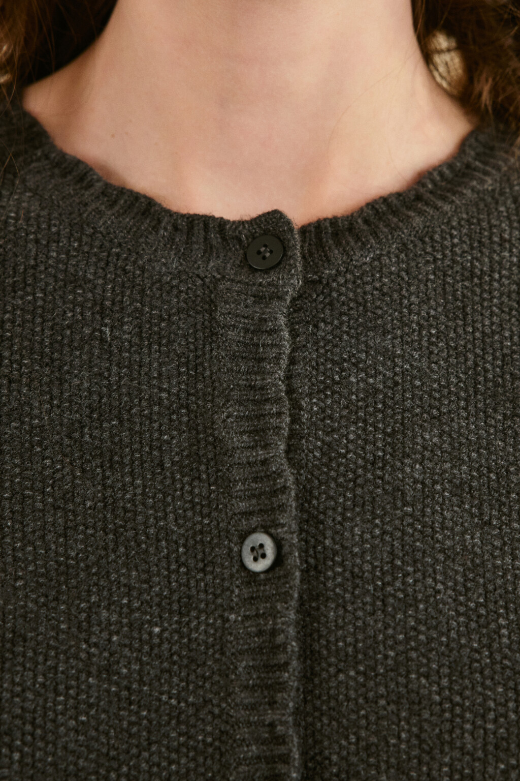 Кардиган на пуговицах с вышивкой - цвет серый - 5