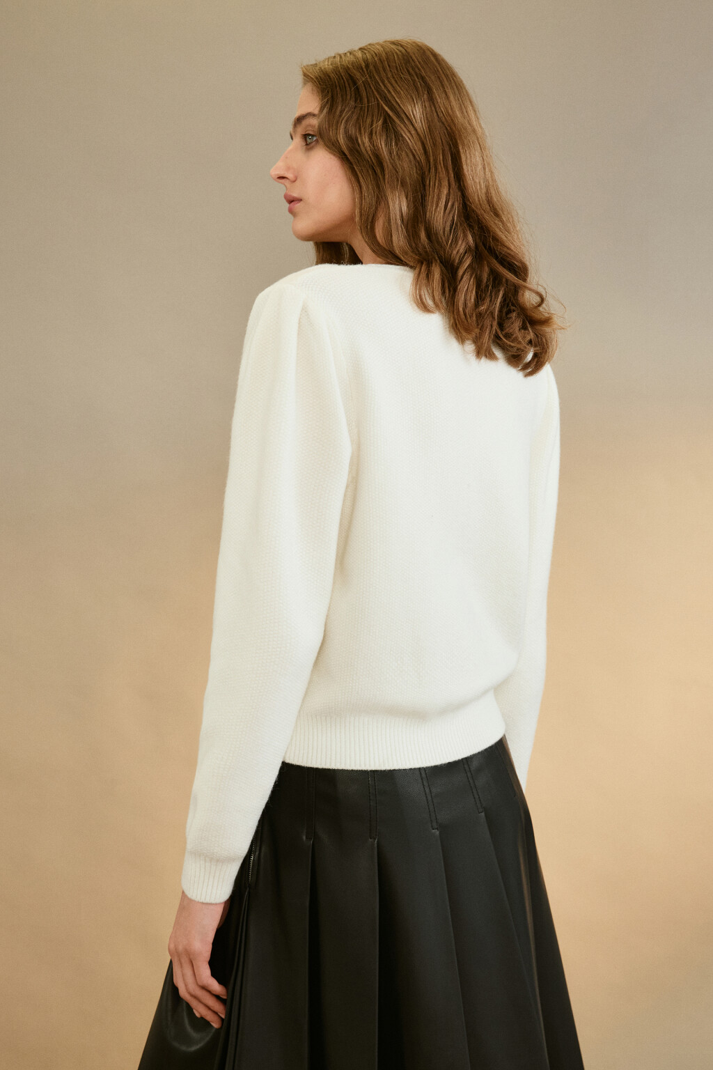 Кардиган на пуговицах с вышивкой - цвет молочный - 3