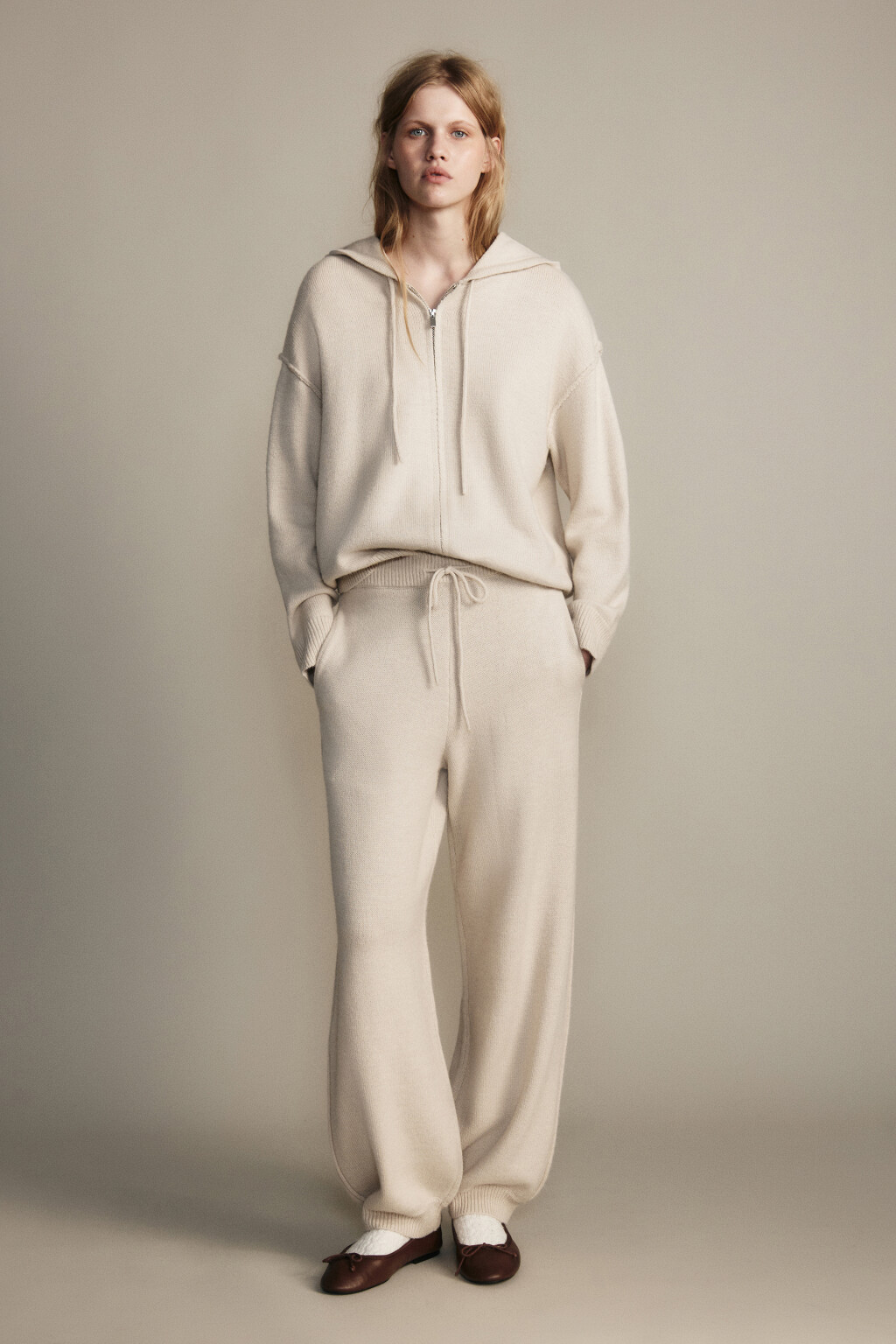 Толстовка на молнии вязаная с капюшоном - цвет бежевый - 5