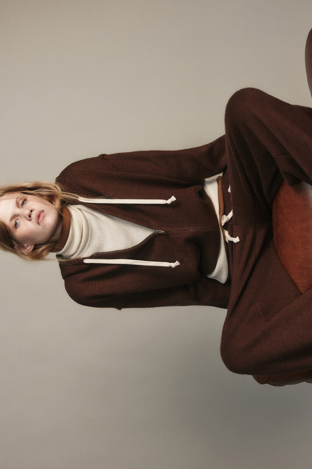 Толстовка на молнии вязаная с капюшоном - цвет коричневый - 2