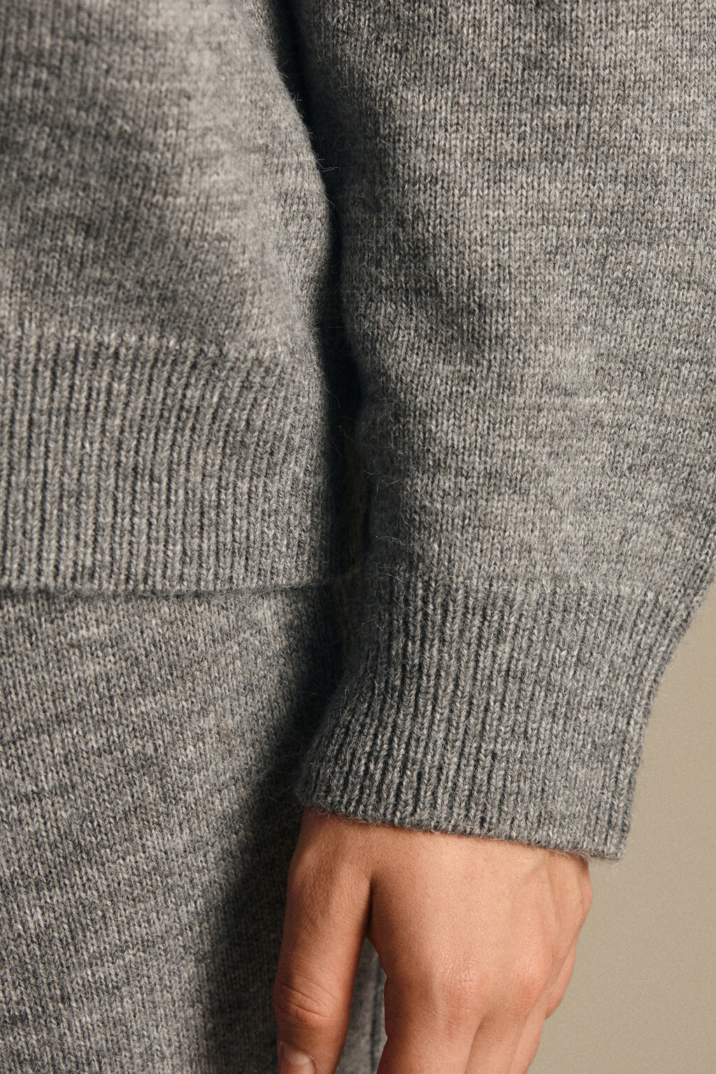 Толстовка на молнии вязаная с капюшоном - цвет серый - 6