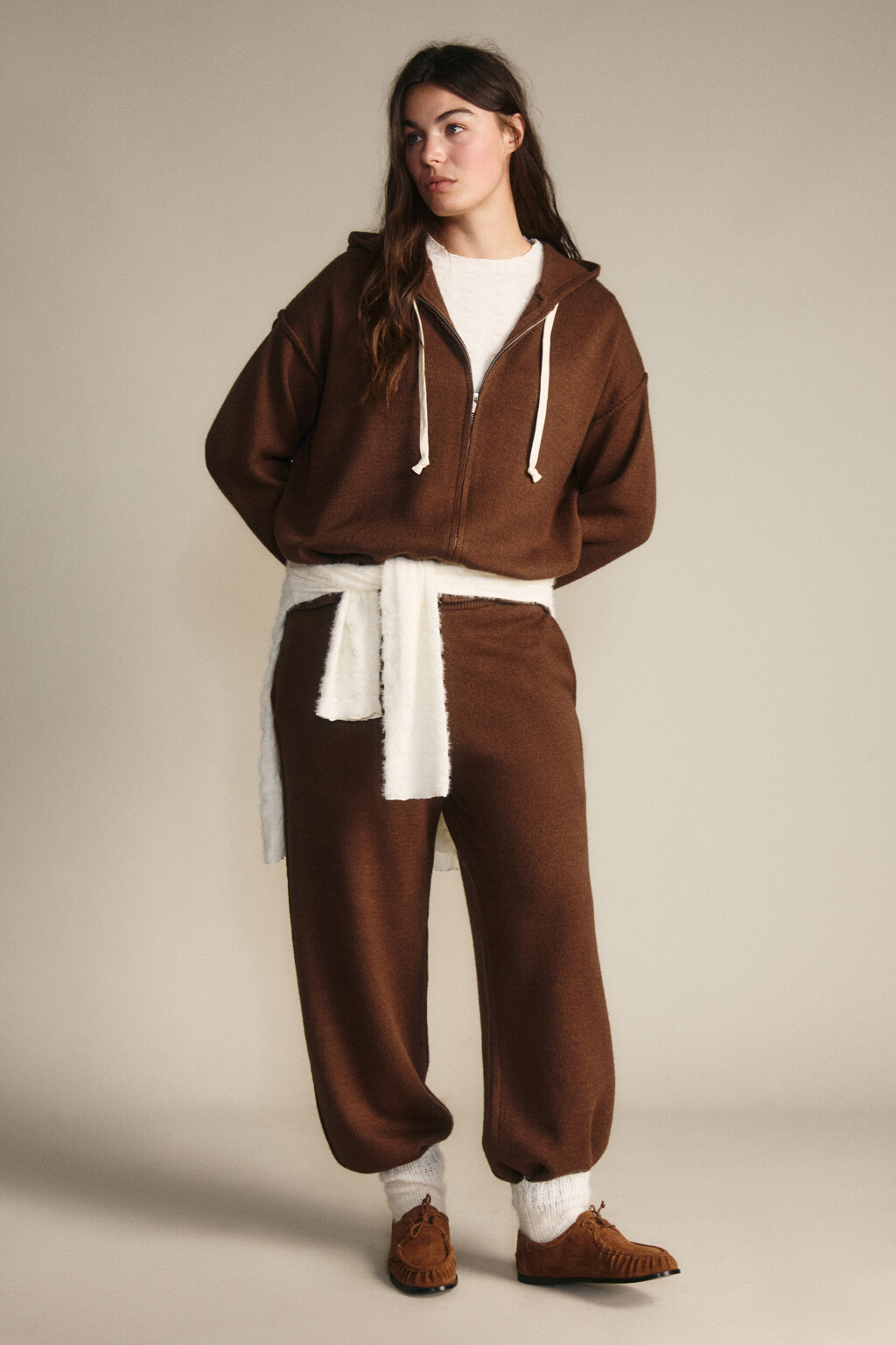 Толстовка на молнии вязаная с капюшоном - цвет коричневый - 4