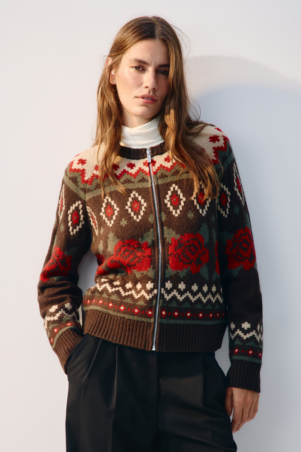 Кардиган на молнии вязаный с узором - цвет белый - 3