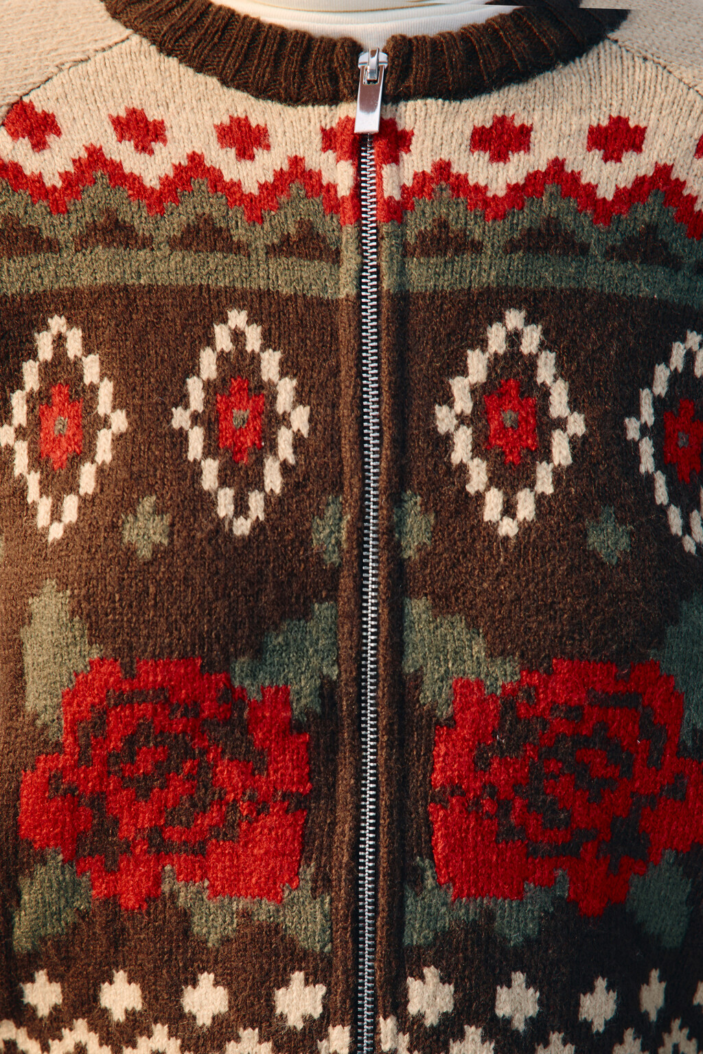 Кардиган на молнии вязаный с узором - цвет белый - 6