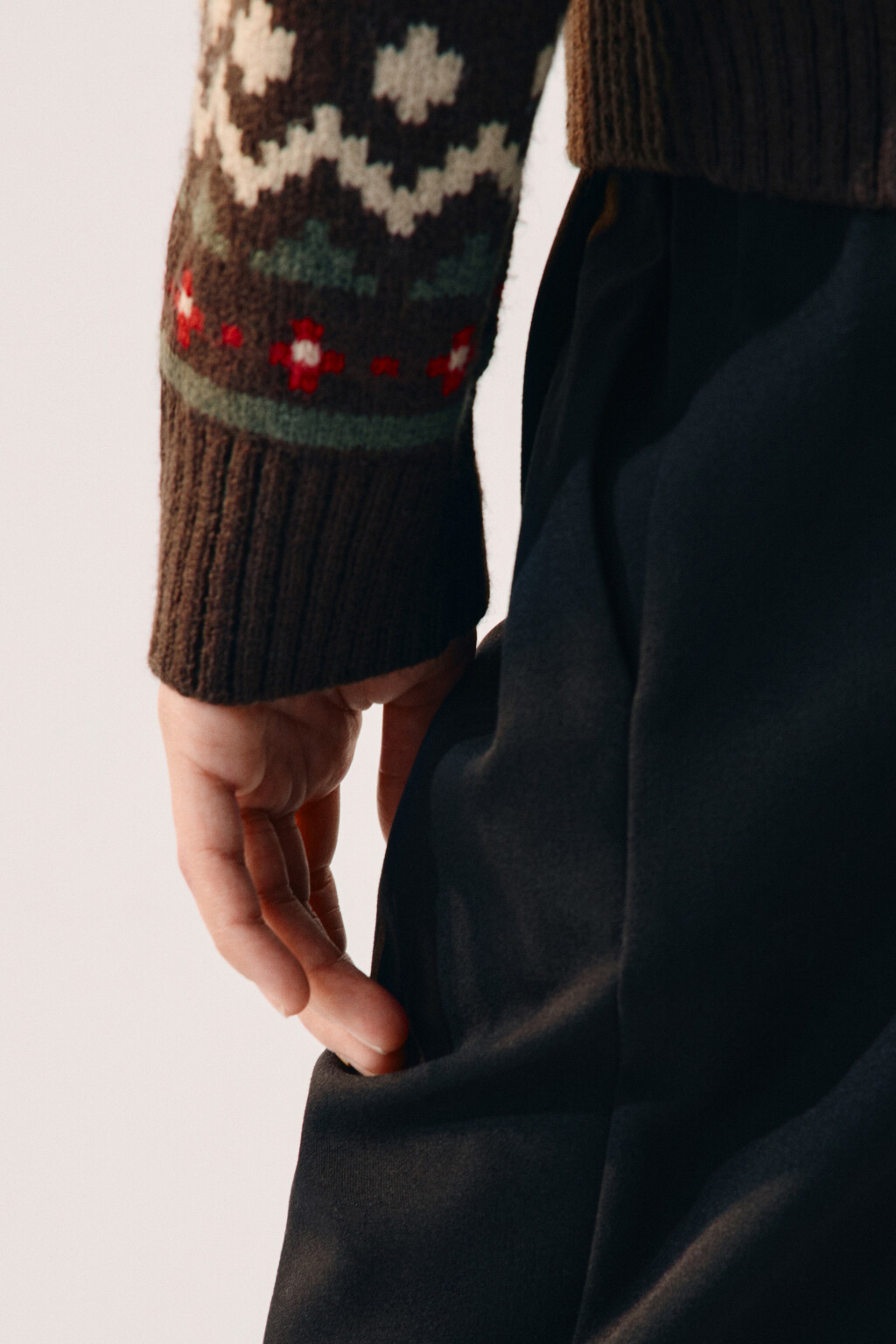 Кардиган на молнии вязаный с узором - цвет белый - 7