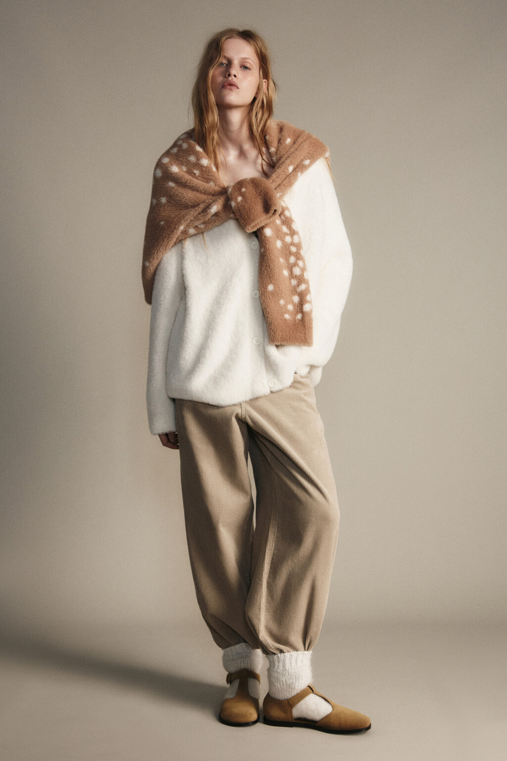 Кардиган на пуговицах пушистый - цвет молочный - 5