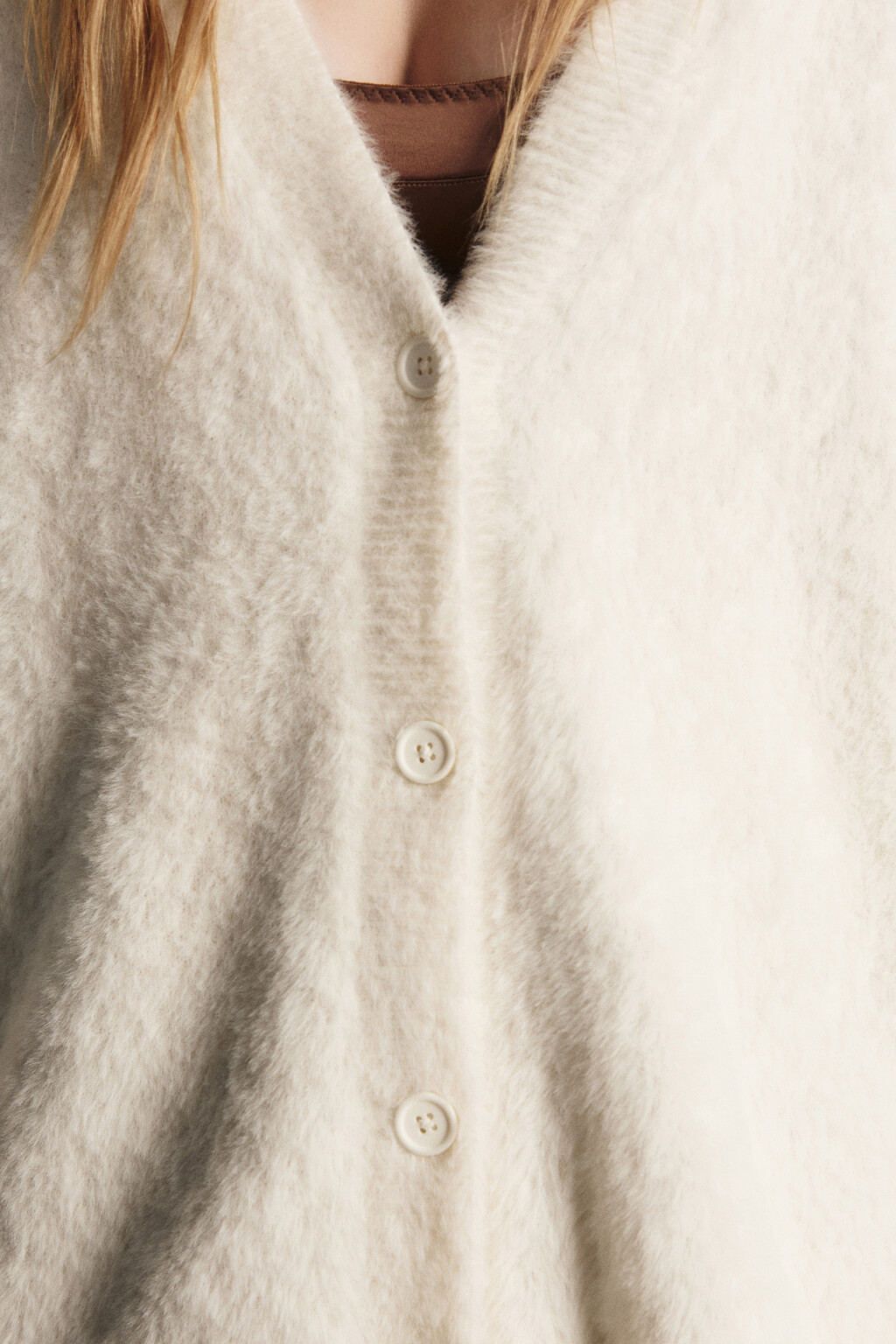 Кардиган на пуговицах пушистый - цвет молочный - 6