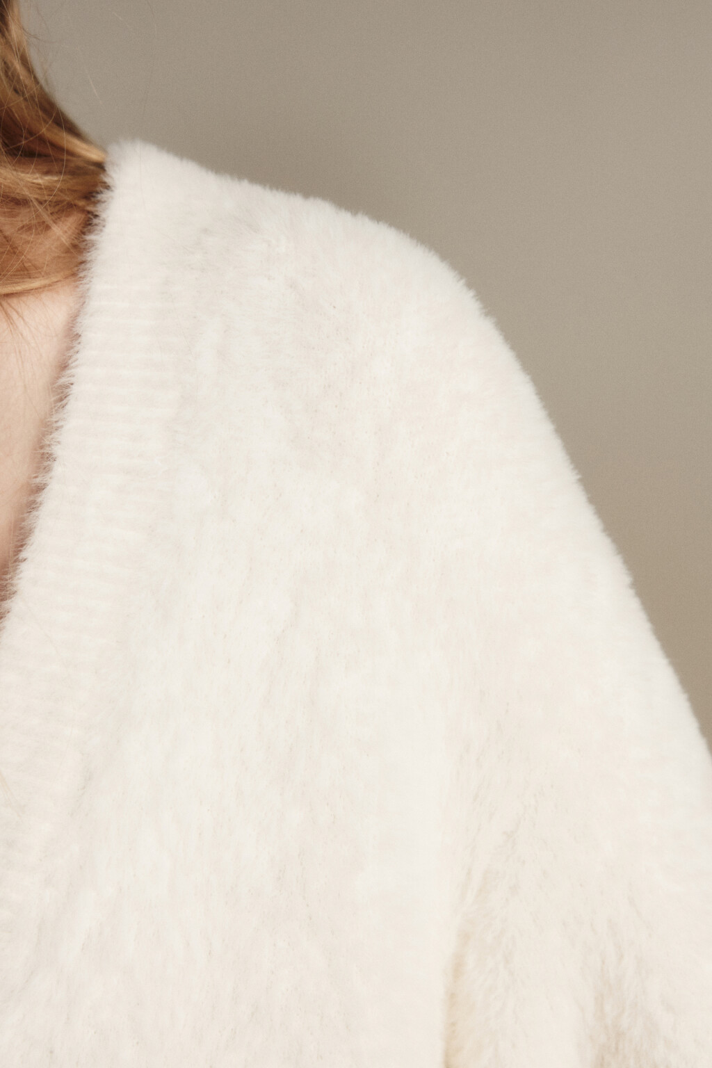 Кардиган на пуговицах пушистый - цвет молочный - 7