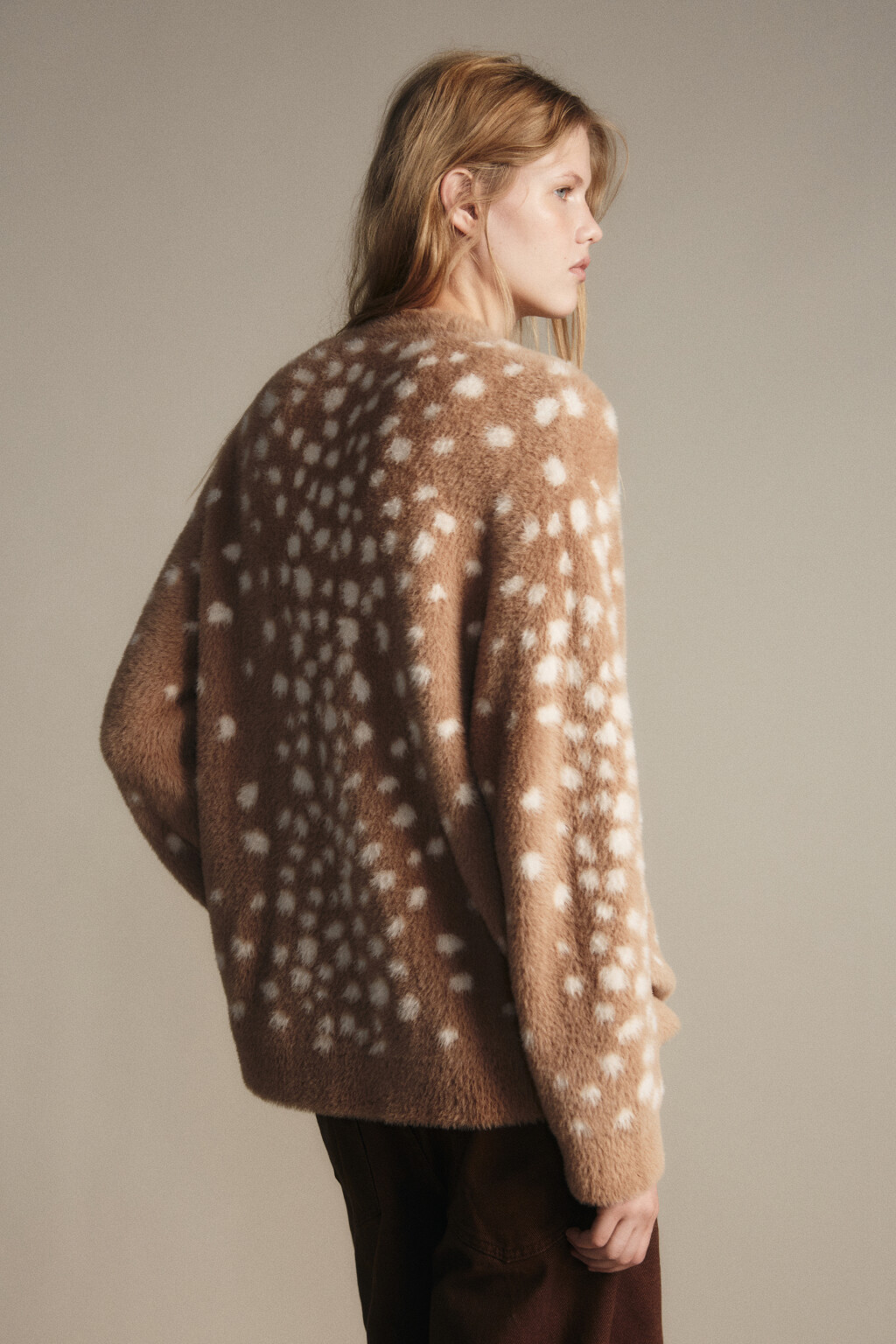 Кардиган на пуговицах пушистый - цвет бежевый - 5