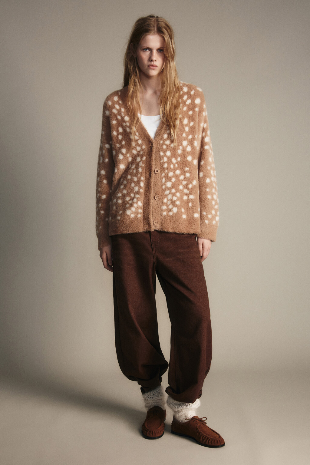 Кардиган на пуговицах пушистый - цвет бежевый - 6