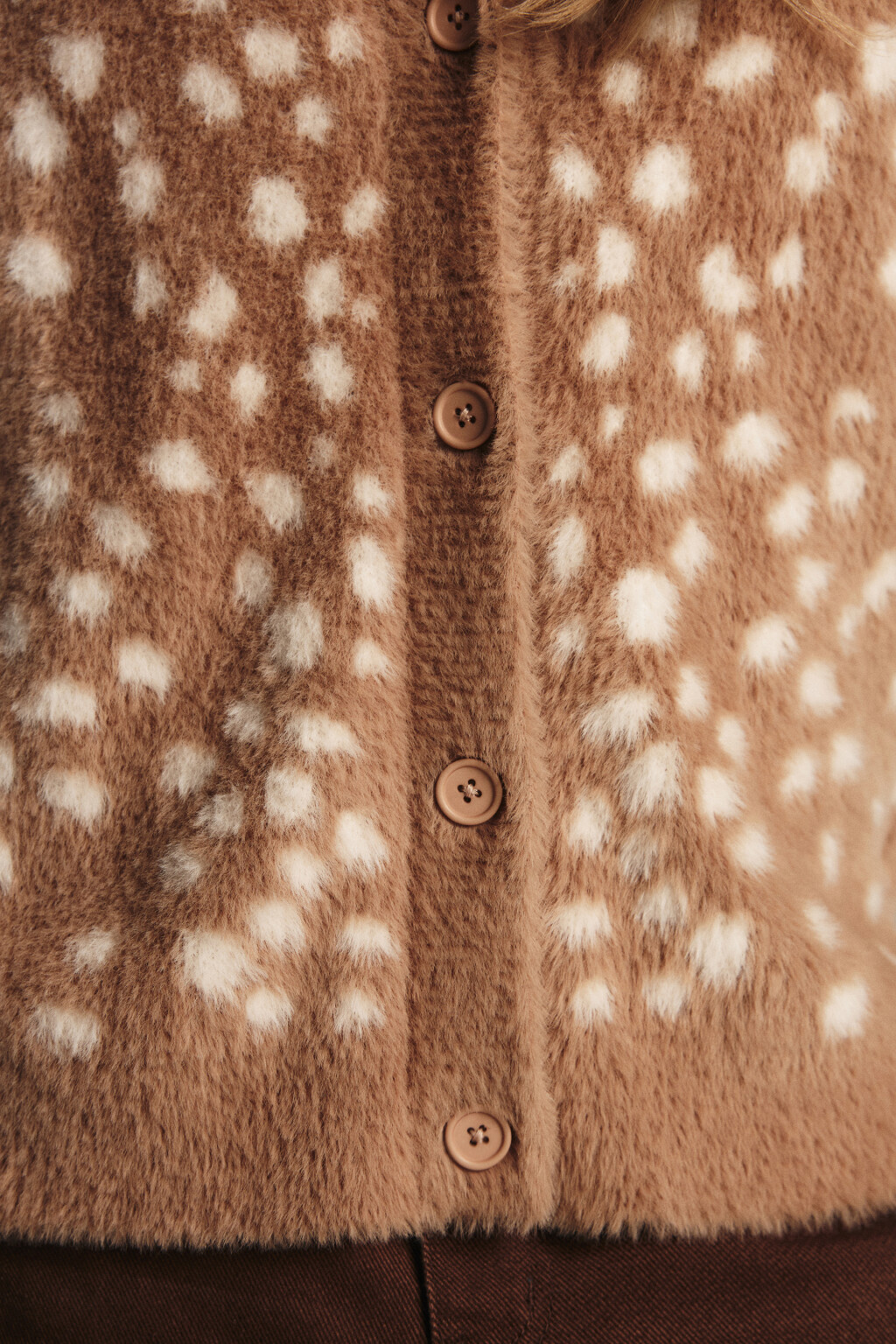 Кардиган на пуговицах пушистый - цвет бежевый - 8