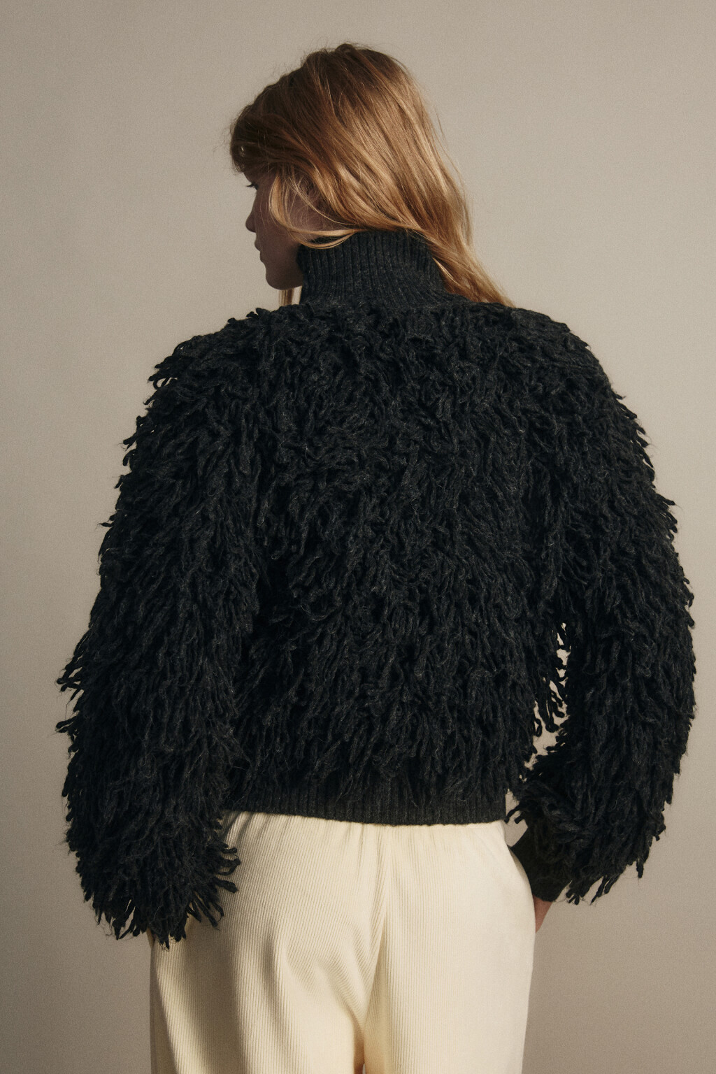 Кардиган на пуговицах с бахромой - цвет серый - 4