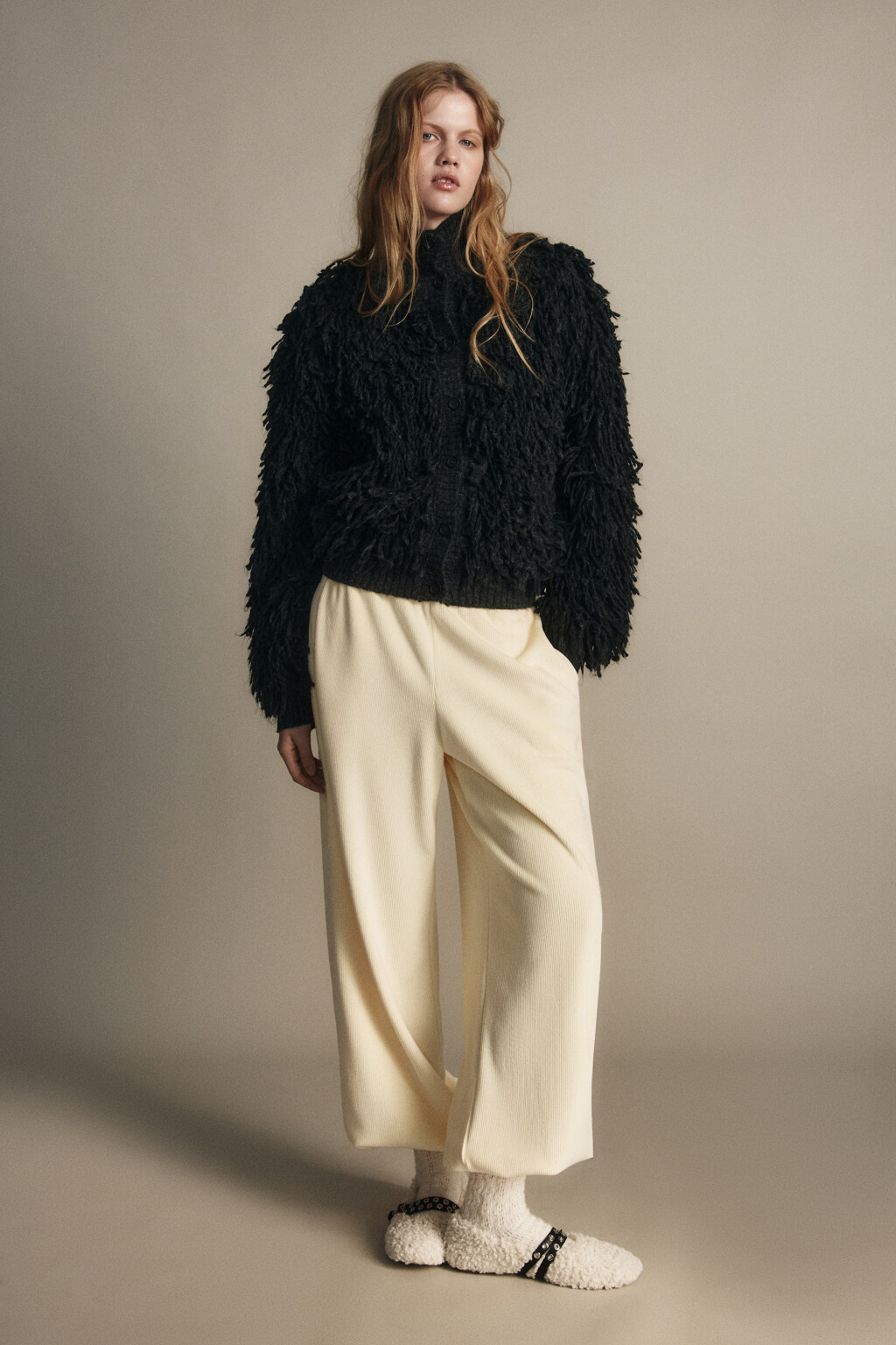 Кардиган на пуговицах с бахромой - цвет серый - 5