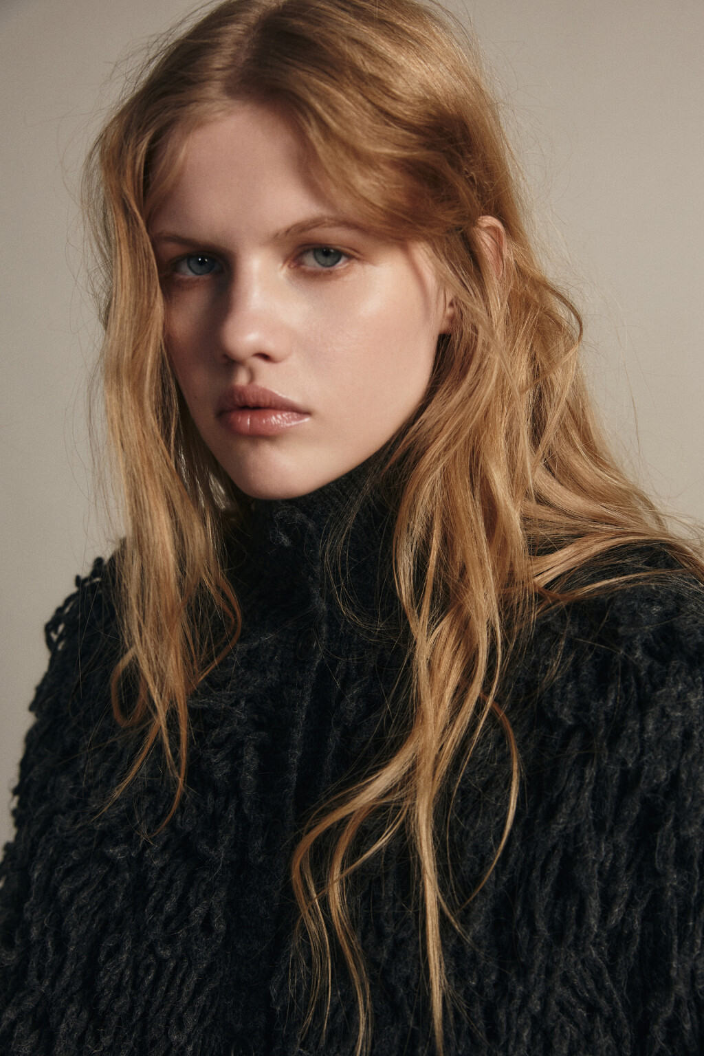 Кардиган на пуговицах с бахромой - цвет серый - 6