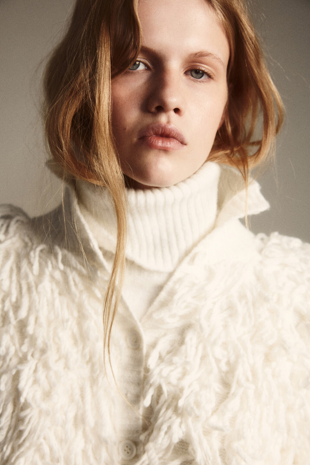 Кардиган на пуговицах с бахромой - цвет молочный - 7