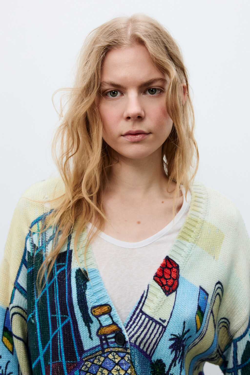 Кардиган на пуговицах рваный с принтом - цвет мультиколор - 9