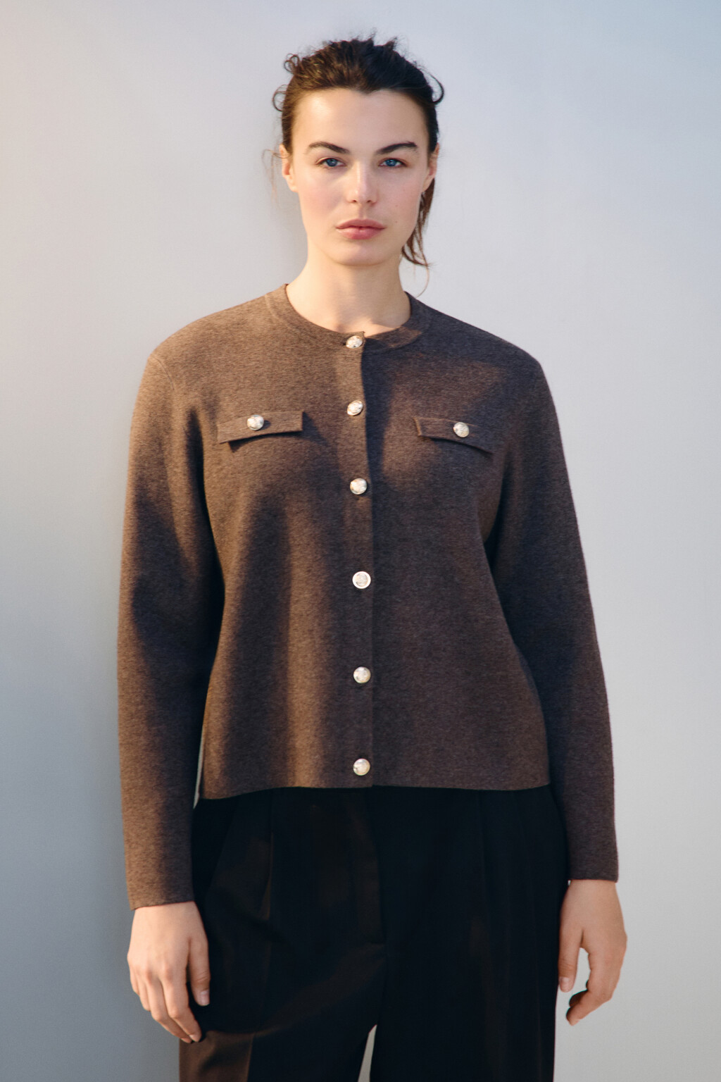 Кардиган жаккардовый на пуговицах - цвет коричневый - 2