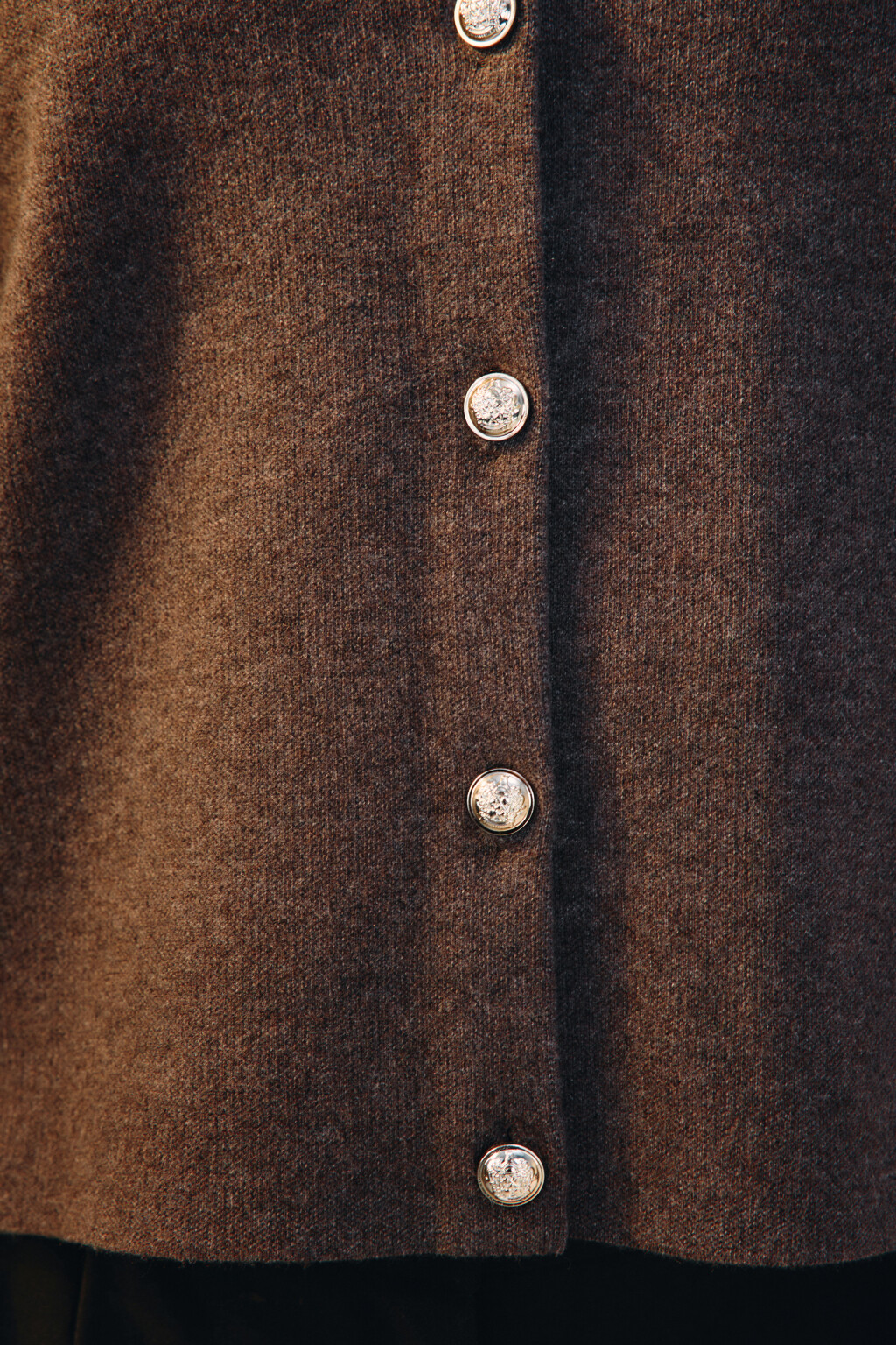 Кардиган жаккардовый на пуговицах - цвет коричневый - 6