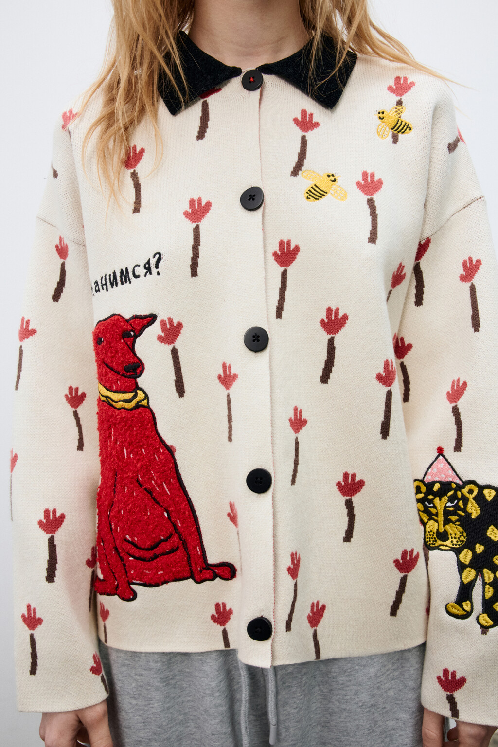 Кардиган на пуговицах с патчами и вышивкой - цвет белый - 8