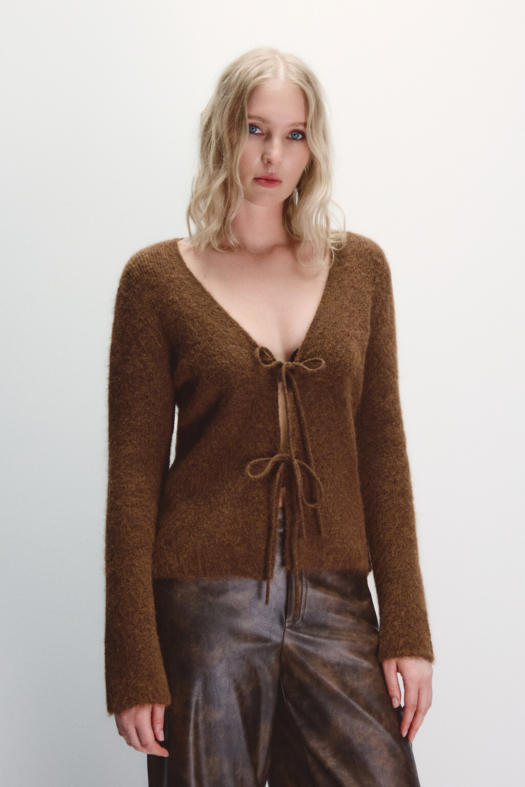 Кардиган на завязках с V-вырезом - цвет коричневый - 2