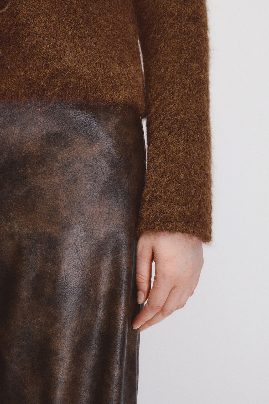 Кардиган на завязках с V-вырезом - цвет коричневый - 6