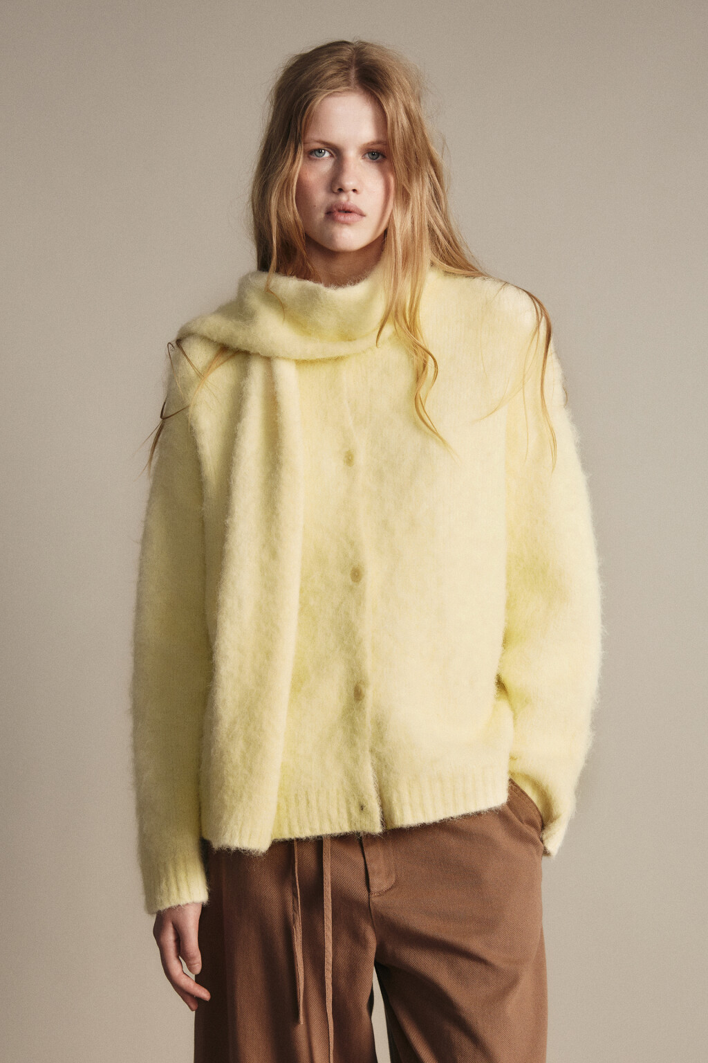 Кардиган на пуговицах с шарфом - цвет ванильный - 2