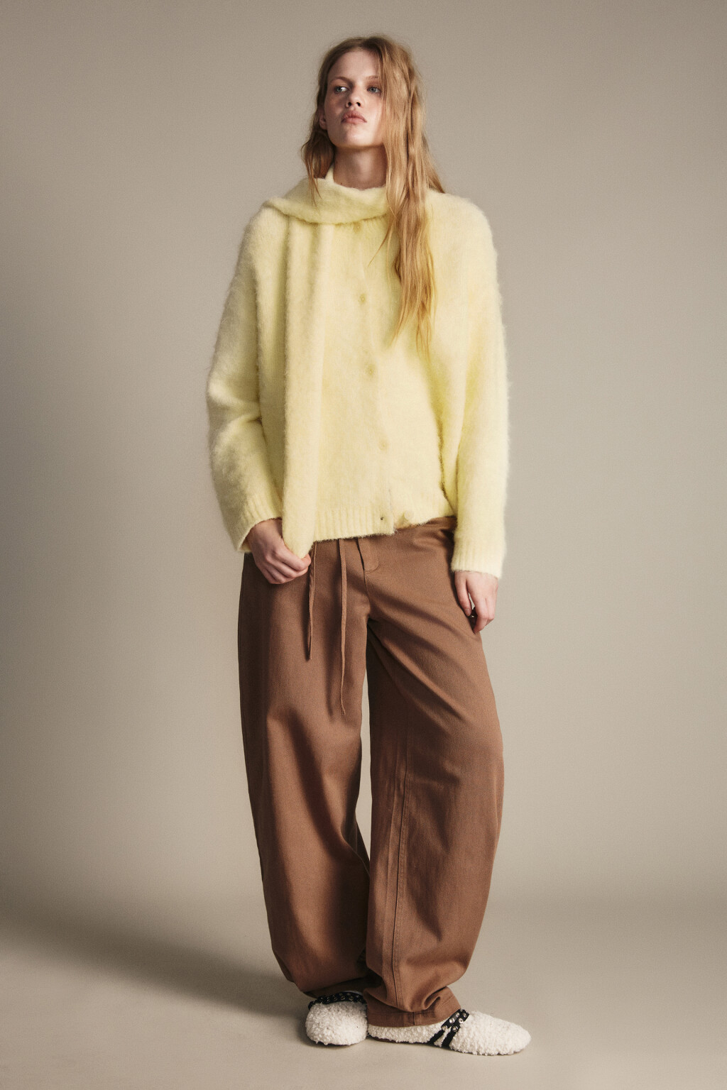 Кардиган на пуговицах с шарфом - цвет ванильный - 4