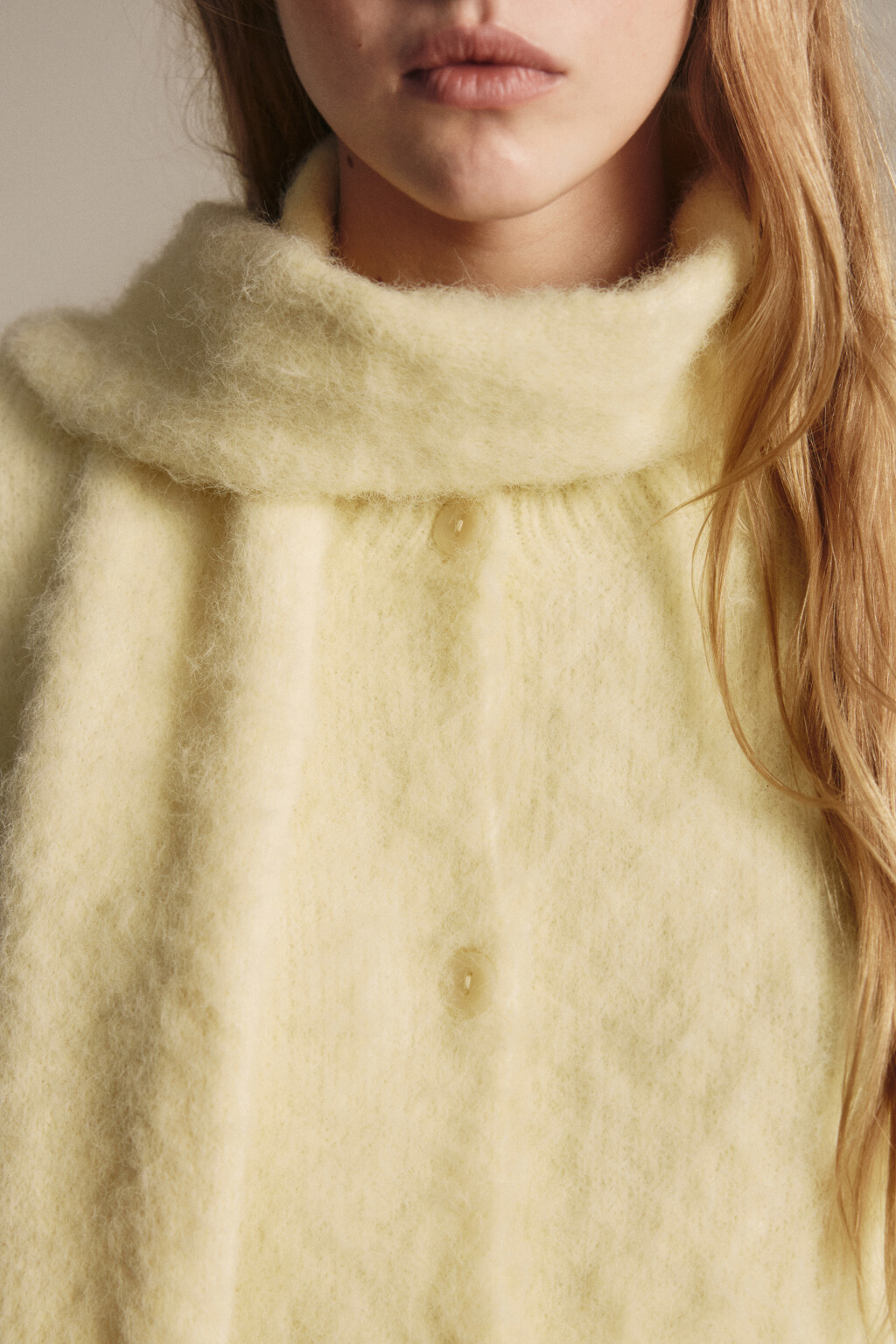 Кардиган на пуговицах с шарфом - цвет ванильный - 6