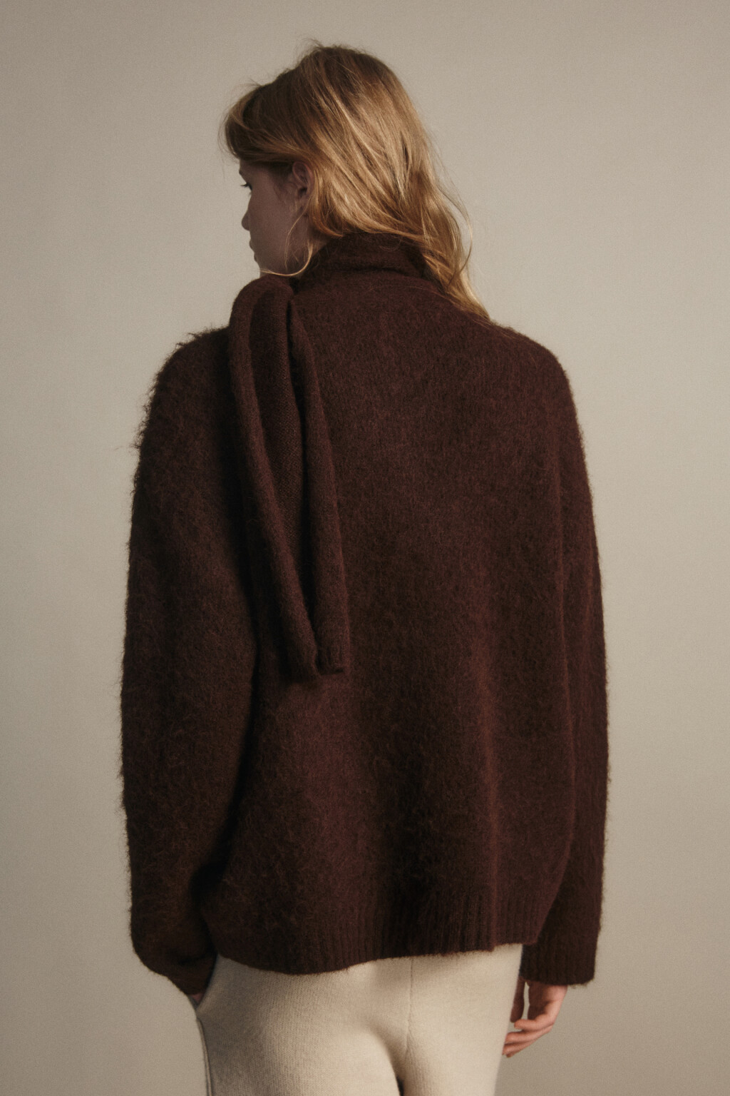 Кардиган на пуговицах с шарфом - цвет коричневый - 3