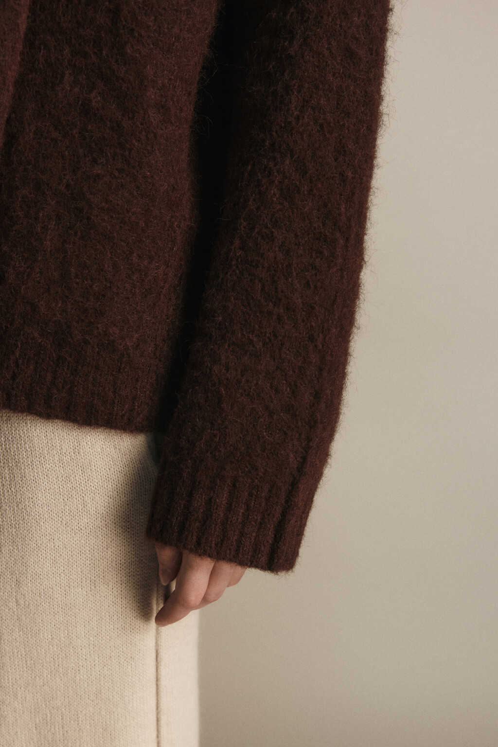 Кардиган на пуговицах с шарфом - цвет коричневый - 6