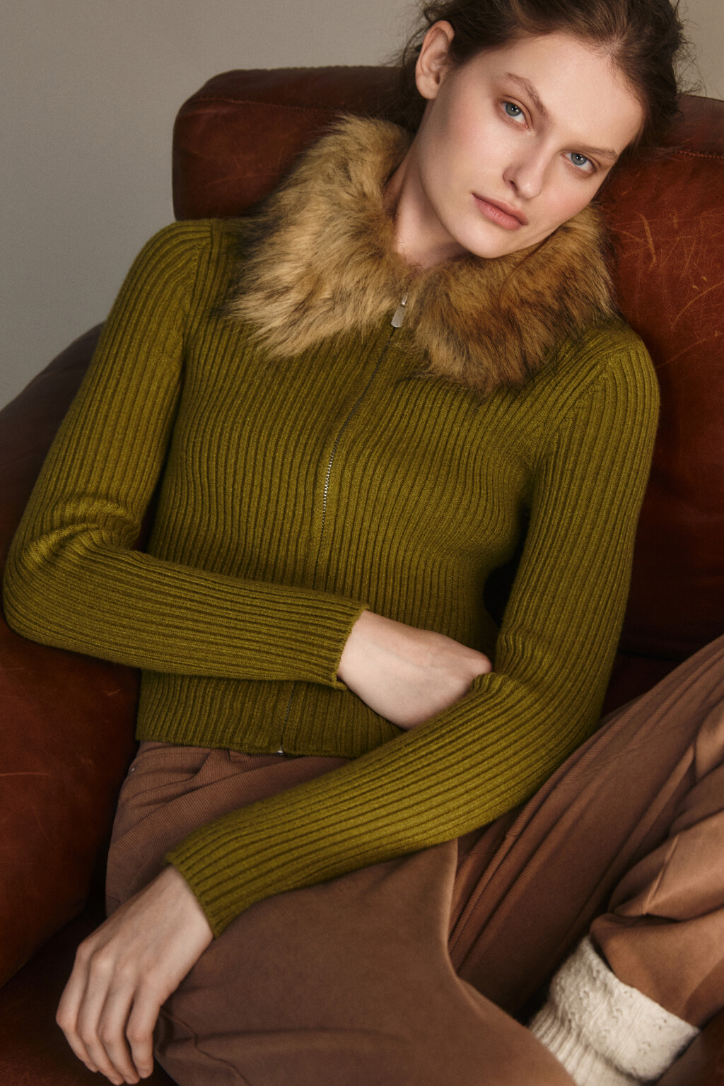 Кардиган на молнии с меховым воротником - цвет зеленый - 1